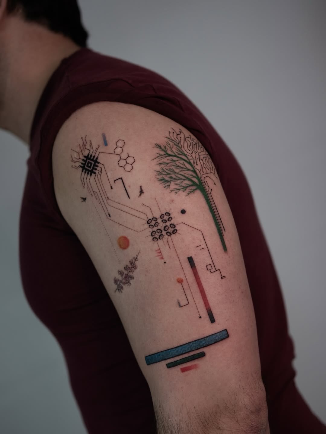 Artist | @kirii.lines 
NOIA Resident Artist
Bookings > please check @kirii.lines or use the link in our bio

Your skin. Your art. Your flow.

NO&Iuml;A | BERLIN

#berlintattoo #armtattoos #abstractartwork #linetattoos #abstracttattoos