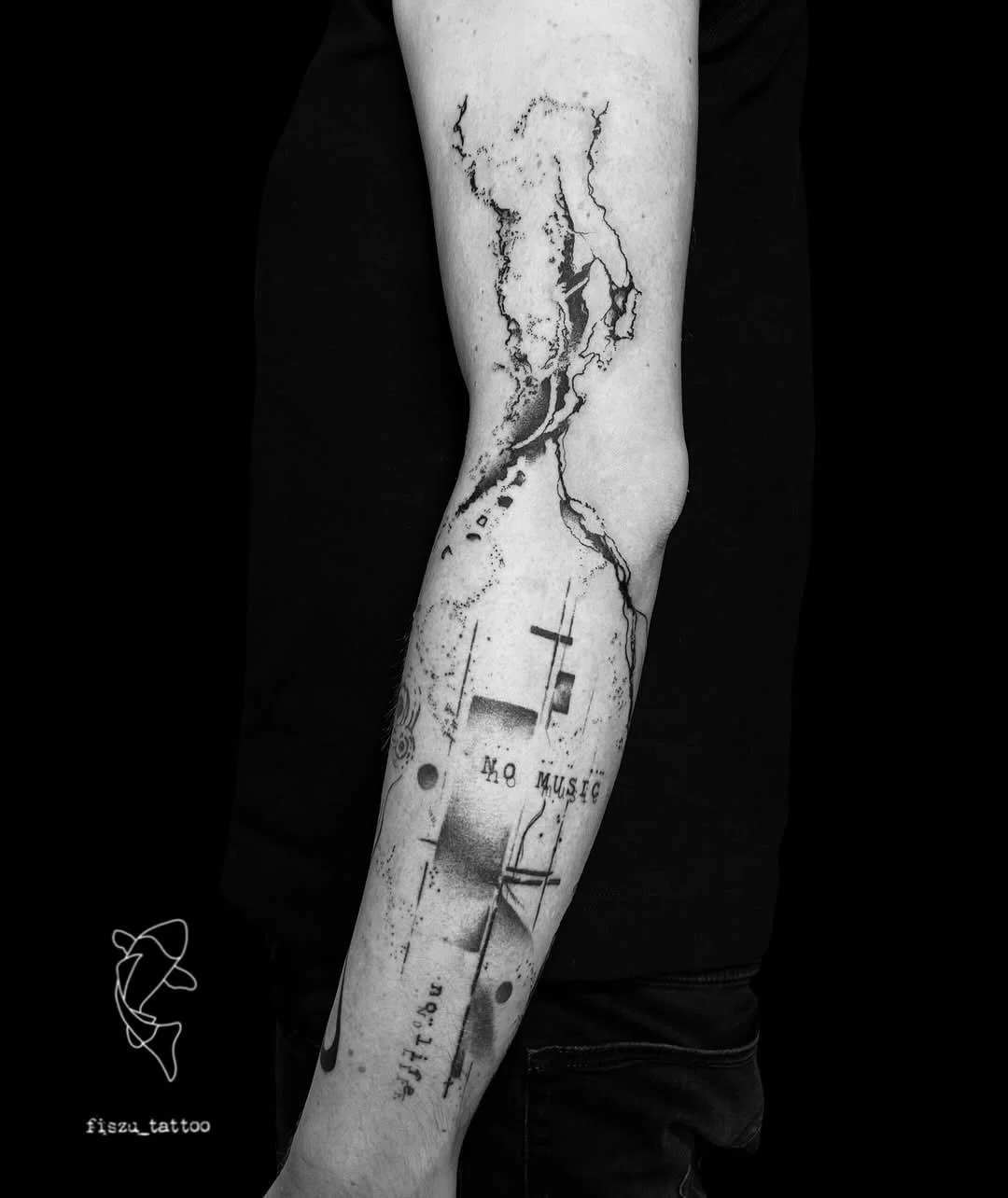 Artist | @fiszu_tattoo 
Guest Artist June 16-18 in 2026
Bookings > please check @fiszu_tattoo or use the link in our bio

Your skin. Your art. Your flow.

NO&Iuml;A | BERLIN

#tattoostudioberlin #besttattooart #bestartists #berlintattoo #abstracta