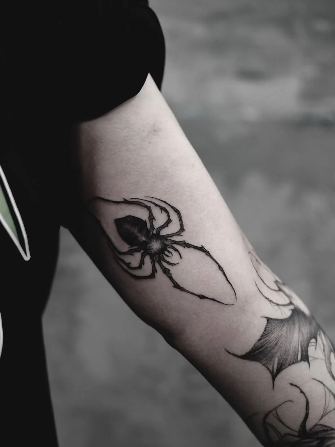 Some artists draw. Others conjure.
@janedoetattoo joins NO&Iuml;A Berlin this July 23-26 and her portfolio speaks for itself. 
Dragons, thorns, creatures of the dark. All done with the hand of someone who genuinely knows how to draw.

Bookings via @j