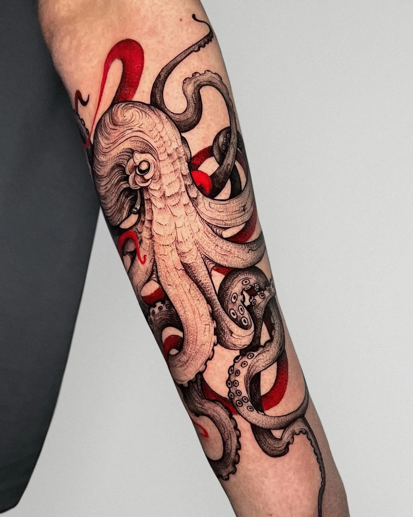 @tattsofcagla is at NOIA. Her bookings are open now. Intricate linework, engraving-style precision, and red accents that hit like punctuation. The kind of piece that stops you mid-scroll.

Secure your spot via @tattsofcagla or use the link in our bio