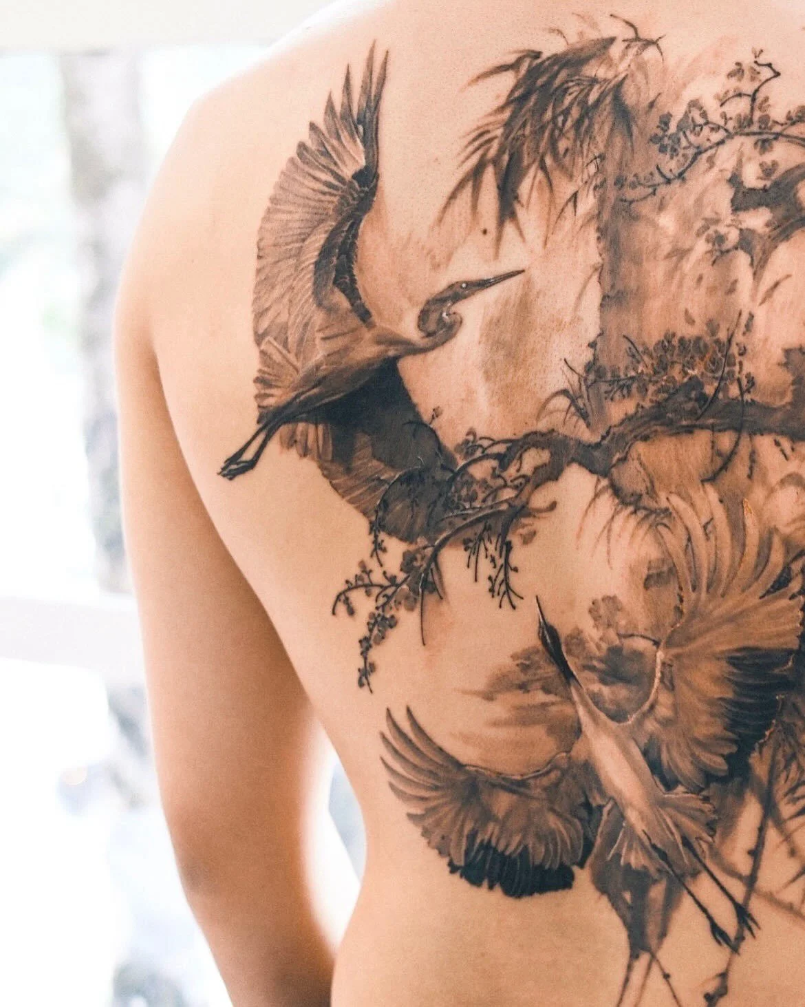 GUEST ARTIST: @thehosu_ 

Ink-painting style on skin: bold brushstrokes, fine detail, black and grey with washes of cobalt blue and red.

He&rsquo;s with us this October, and only a few spots left.

Book through @thehosu_ or the link in our bio.

#no
