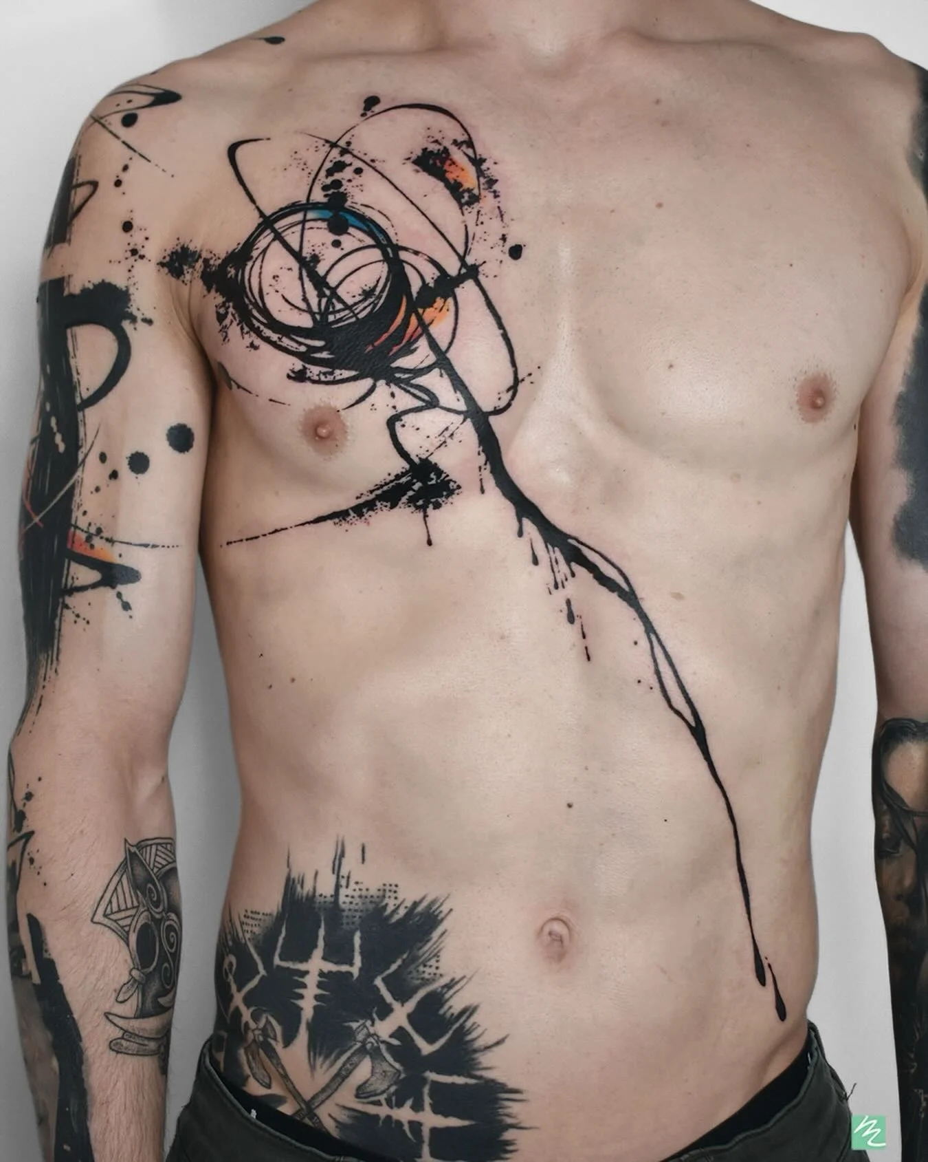 Abstract expressionism on skin
@mintlemontattoo mixes black gesture, ink splatter and bursts of colour. In the studio 11-13 December.

#noiiaberlin #abstracttattoo #abstractcolortattoo #inkwashtattoo #brushstroketattoo