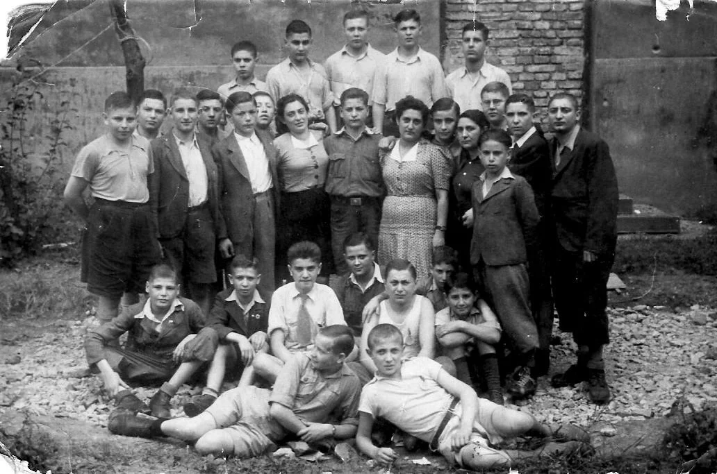 This picture was taken in Prague on 9 August 1945. Benek Englard is on the left in the second row from the front. Do you recognise anyone else? Photo: Benek Englard.