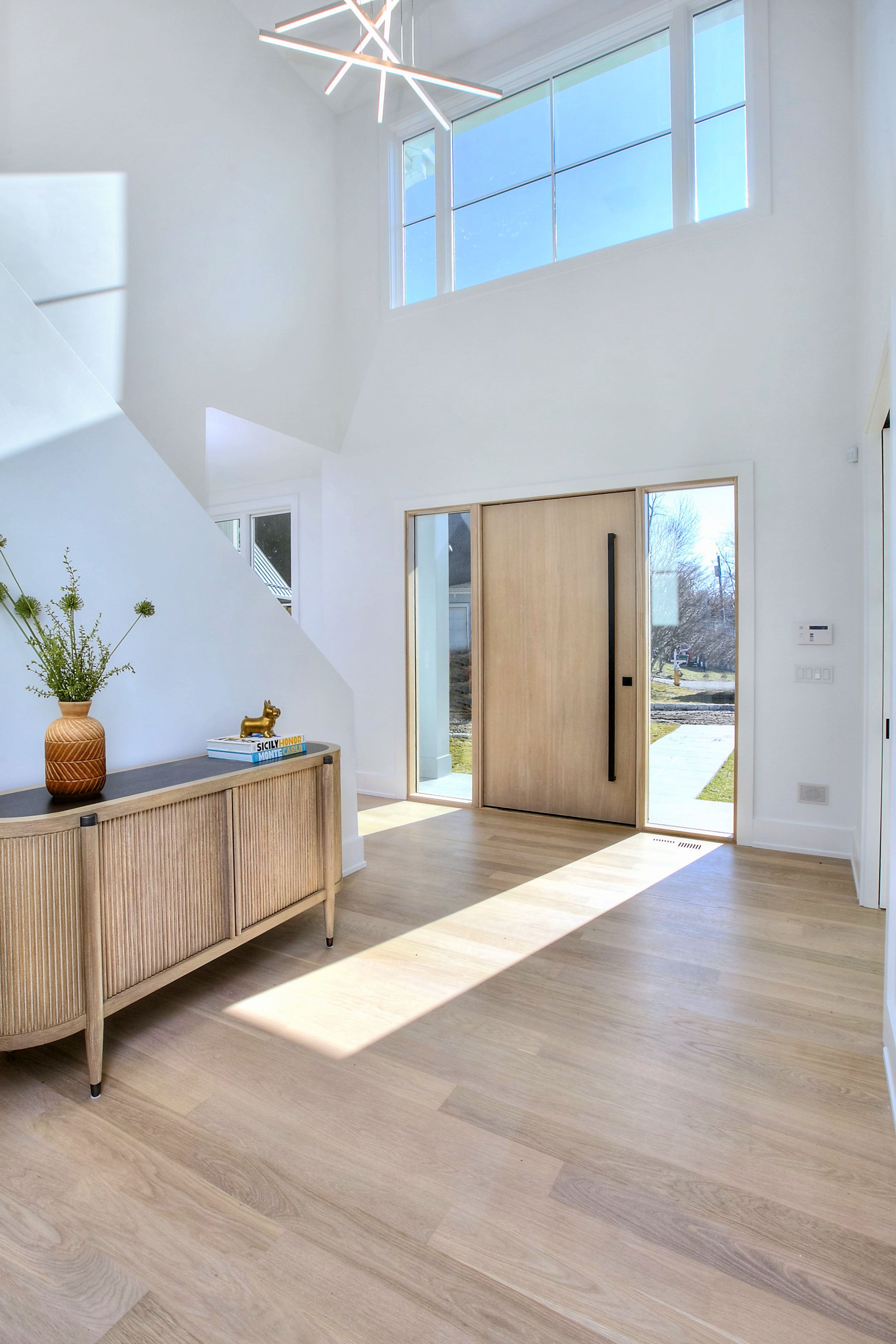 Entryway to door.jpg