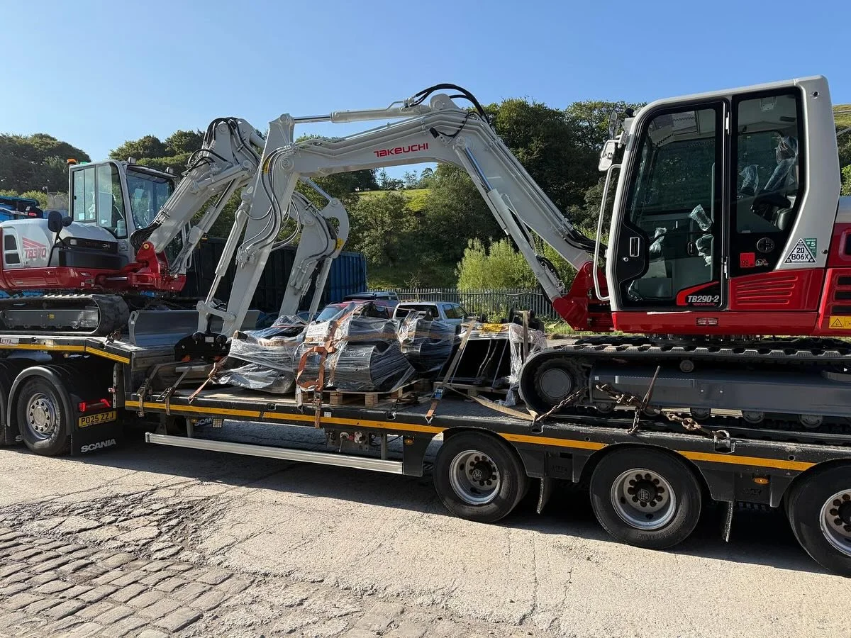 2 new Takeuchi&rsquo;s straight out for delivery to site this morning, TB370 Tab Boom and TB290-2

utilities #groundworks #construction #excavation #performance #reliability #efficiency #nocompromise