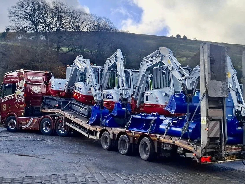 Full load of Takeuchi&rsquo;s out to Bethell Group, TB290/TB260s and TB230s joining their ever growing fleet Many Thanks again Ronan really appreciate your continued support.

#utilities #groundworks #construction #excavation #performance #reliabilit