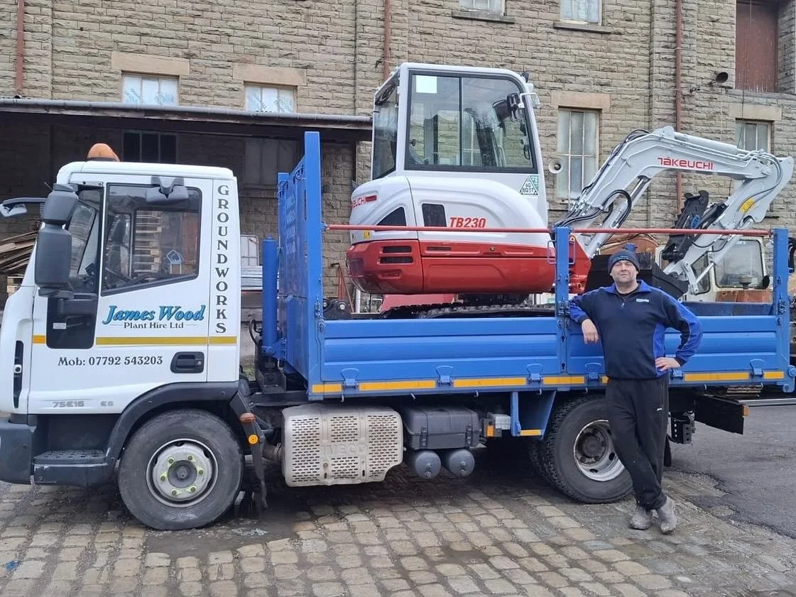 Can&rsquo;t beat a proud @takeuchiuk owner Many Thanks James Wood Plant Hire and Groundwork&rsquo;s adding another Takeuchi TB230 fitted with a @keenattachments Hydraulic Thumb and Hill Hydraulic Hitch into his fleet.

As with all Takeuchi Excavators