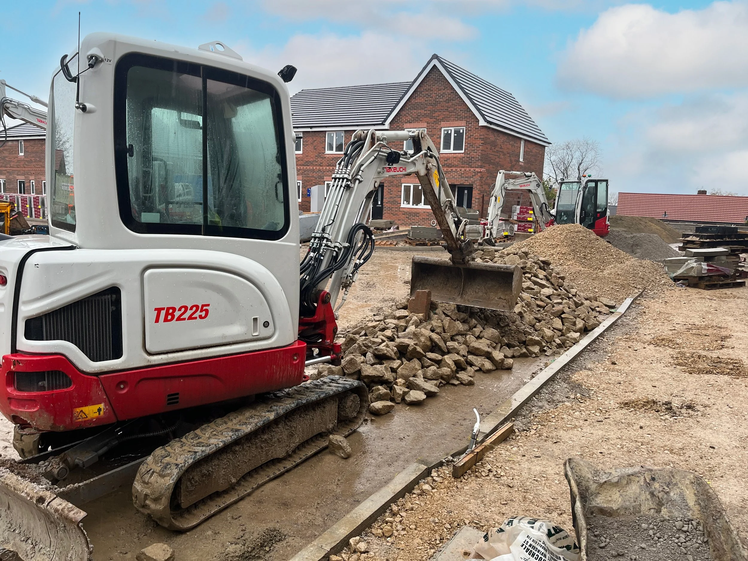 Takeuchi TB225.jpg