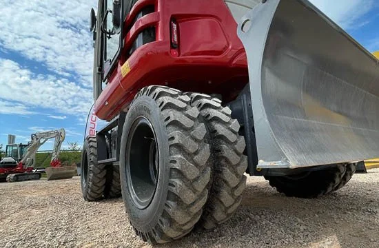 TB395W-Takeuchi-wheeled-excavator-10-tonne3.jpg