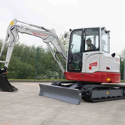TB350R-Takeuchi-Short-Tail-Digger-5-tonne-400x40010-1.jpg