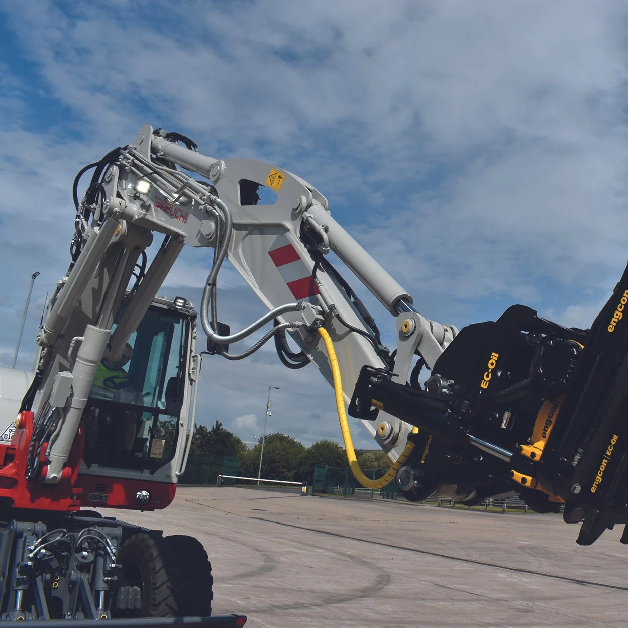 TB395W-300X300-Takeuchi-Whelled-Excavator-10-tonne3.jpg