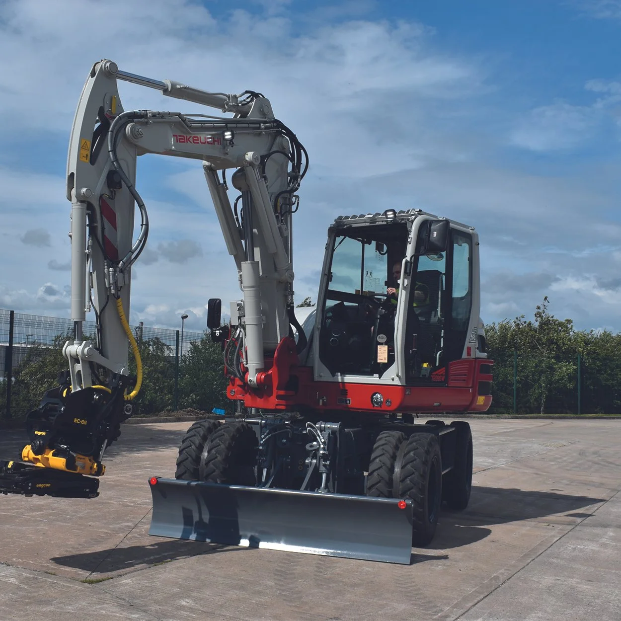 TB395W-300X300-Takeuchi-Whelled-Excavator-10-tonne6.jpg