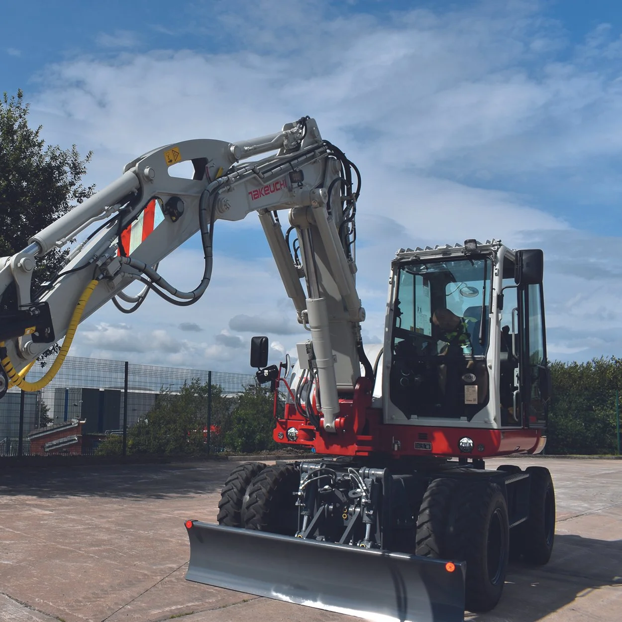 TB395W-300X300-Takeuchi-Whelled-Excavator-10-tonne4.jpg
