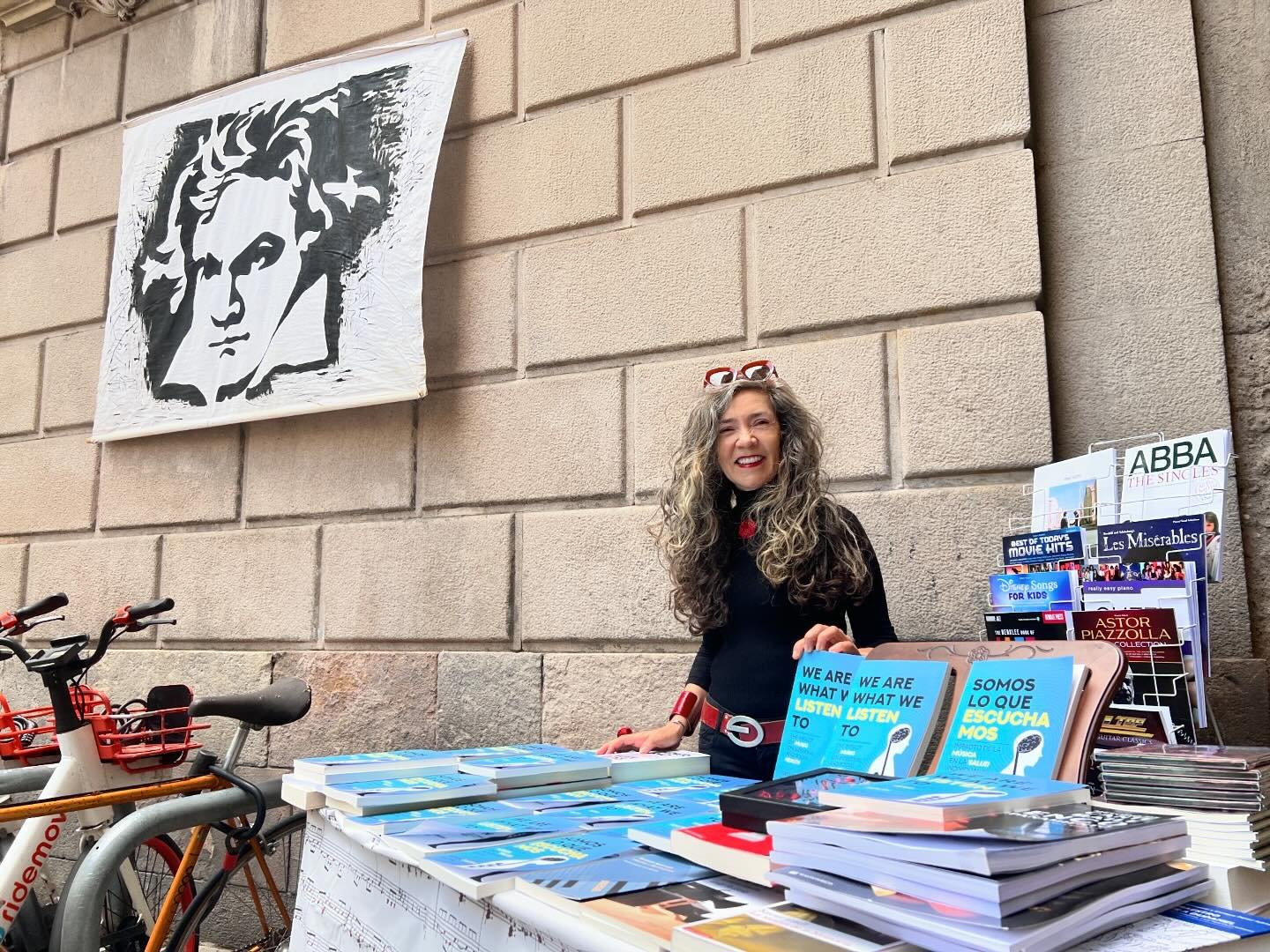 I had the most beautiful day of #santjordi celebrating books 📕 and friendship in beautiful #barcelona