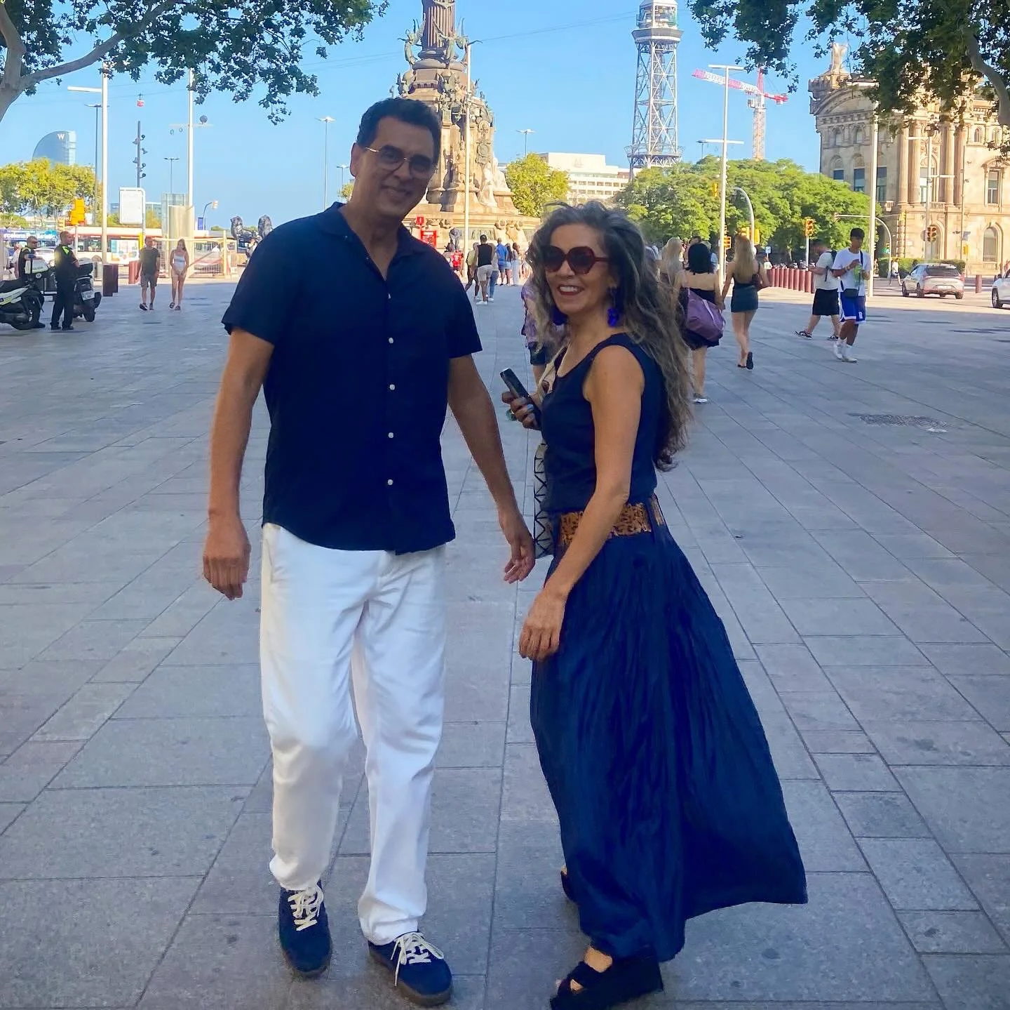 Rushing down the Rambla on the way to the long-awaited concert at sea to celebrate the 20th anniversary of the Barcelona Festival of Song, I had by my side, as always, my dear friend Lenine Santos, a fundamental pillar of the festival, helping with e