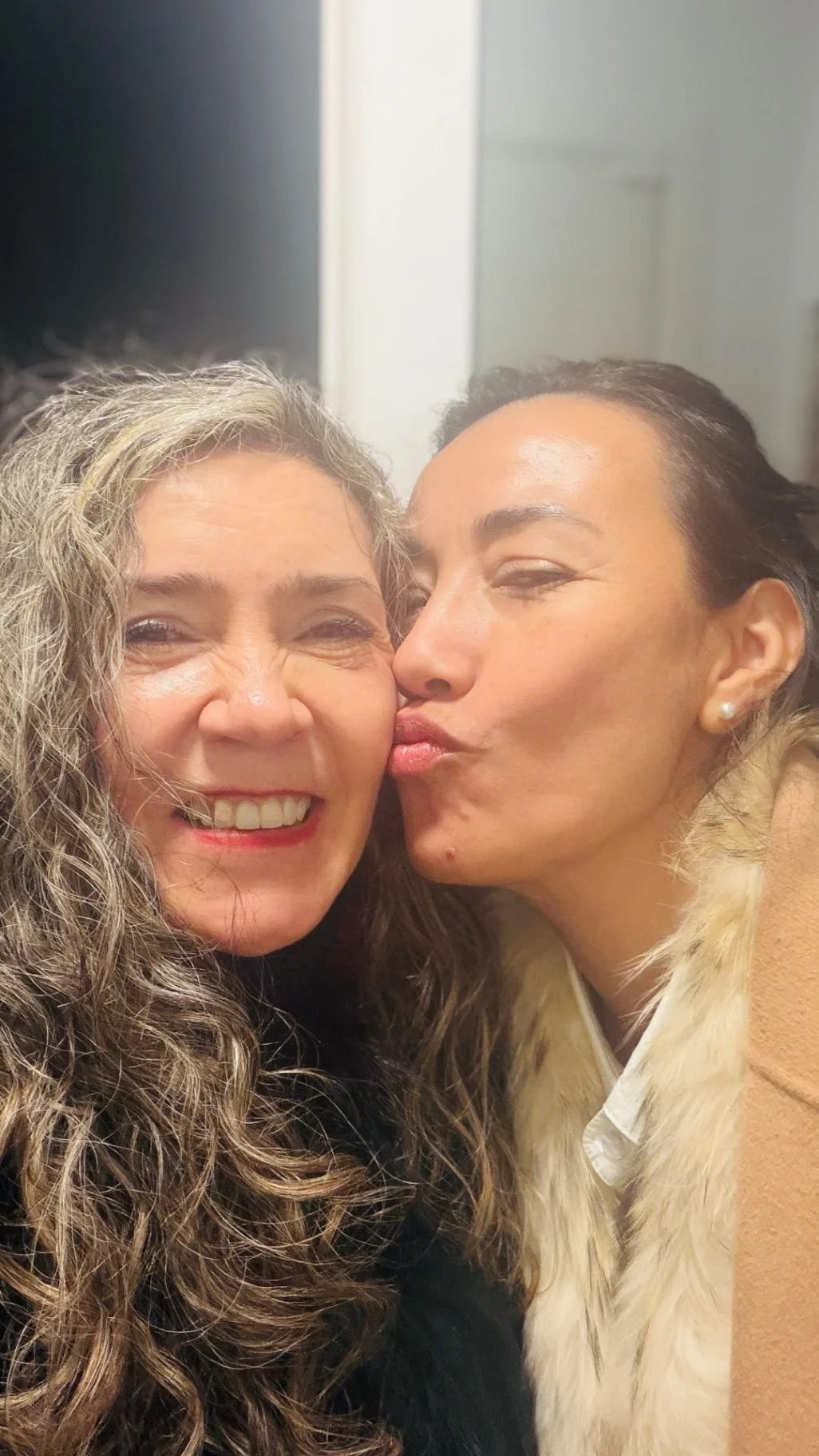 Behind every performance and book, there is love. Love for the repertoire, our heritage, and the deep friendships that make this work possible. Art song thrives on these personal connections. Meet my friend the talented photographer @erikaariasphotog