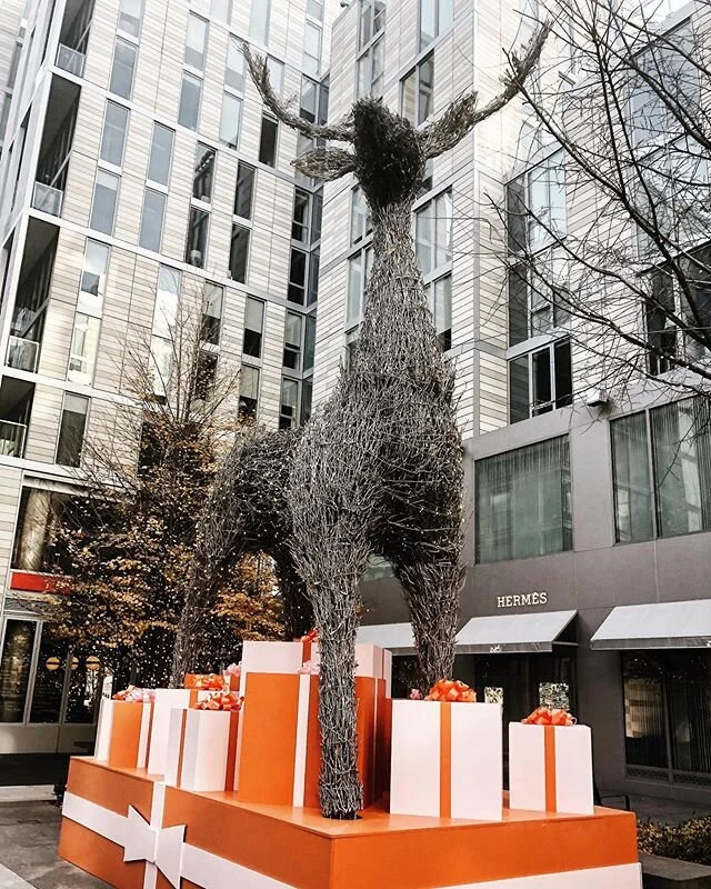Happy Holidays 🎄I can&rsquo;t believe that Christmas is a few hours away. It seems like it was just yesterday I was preparing food and baking cookies. #citycenterdc #washingtondc #mydccool #yelpexploresdc #igdc #acreativedc  #walkwithlocals