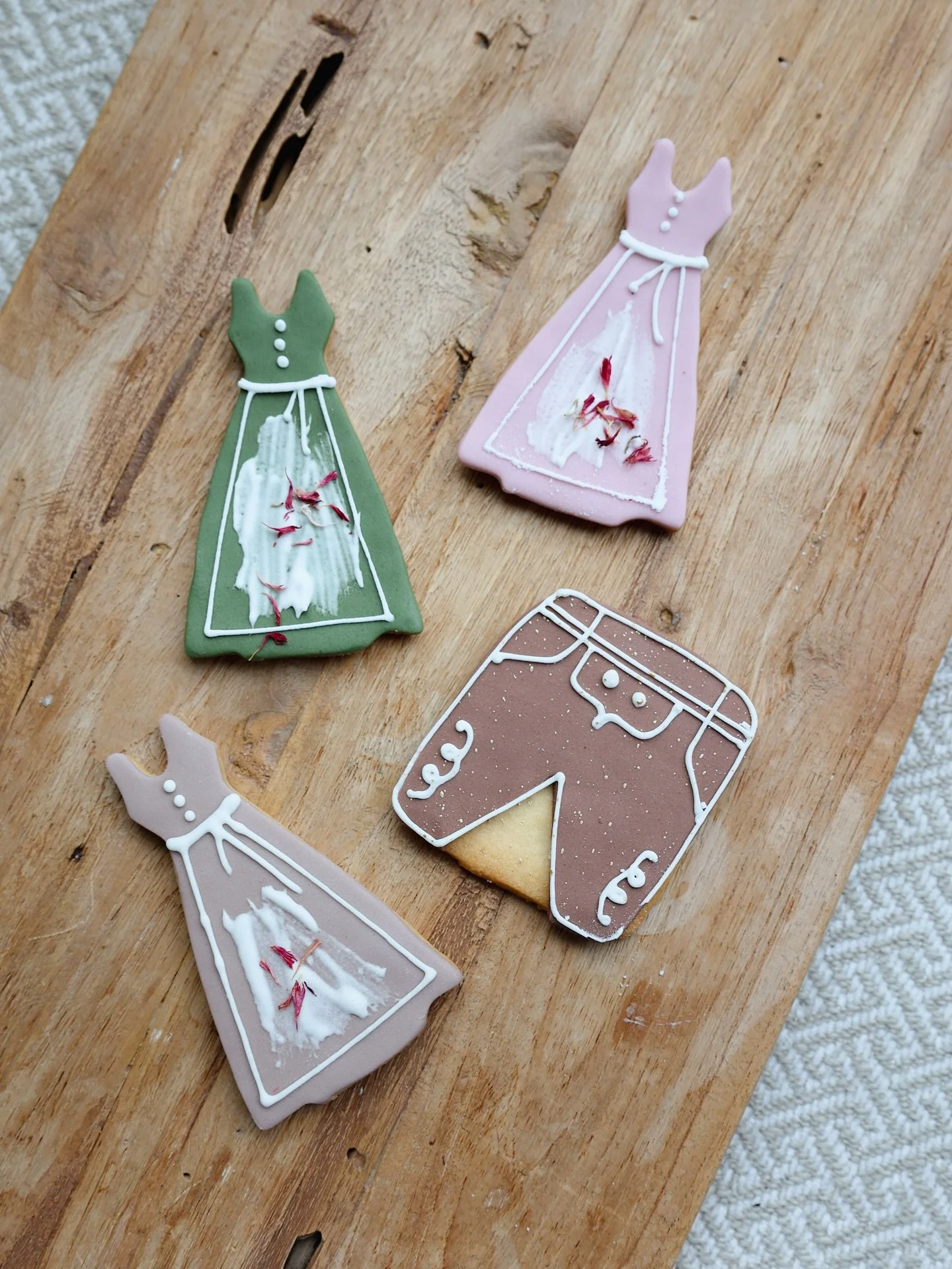 Das perfekte Mitbringsel: unsere Trachten-Cookies! 💚 Erh&auml;ltlich in unseren Caf&eacute;s!

#cookiedecorating #wiesn2025 #oktoberfest #tracht #cookies #munichcafe