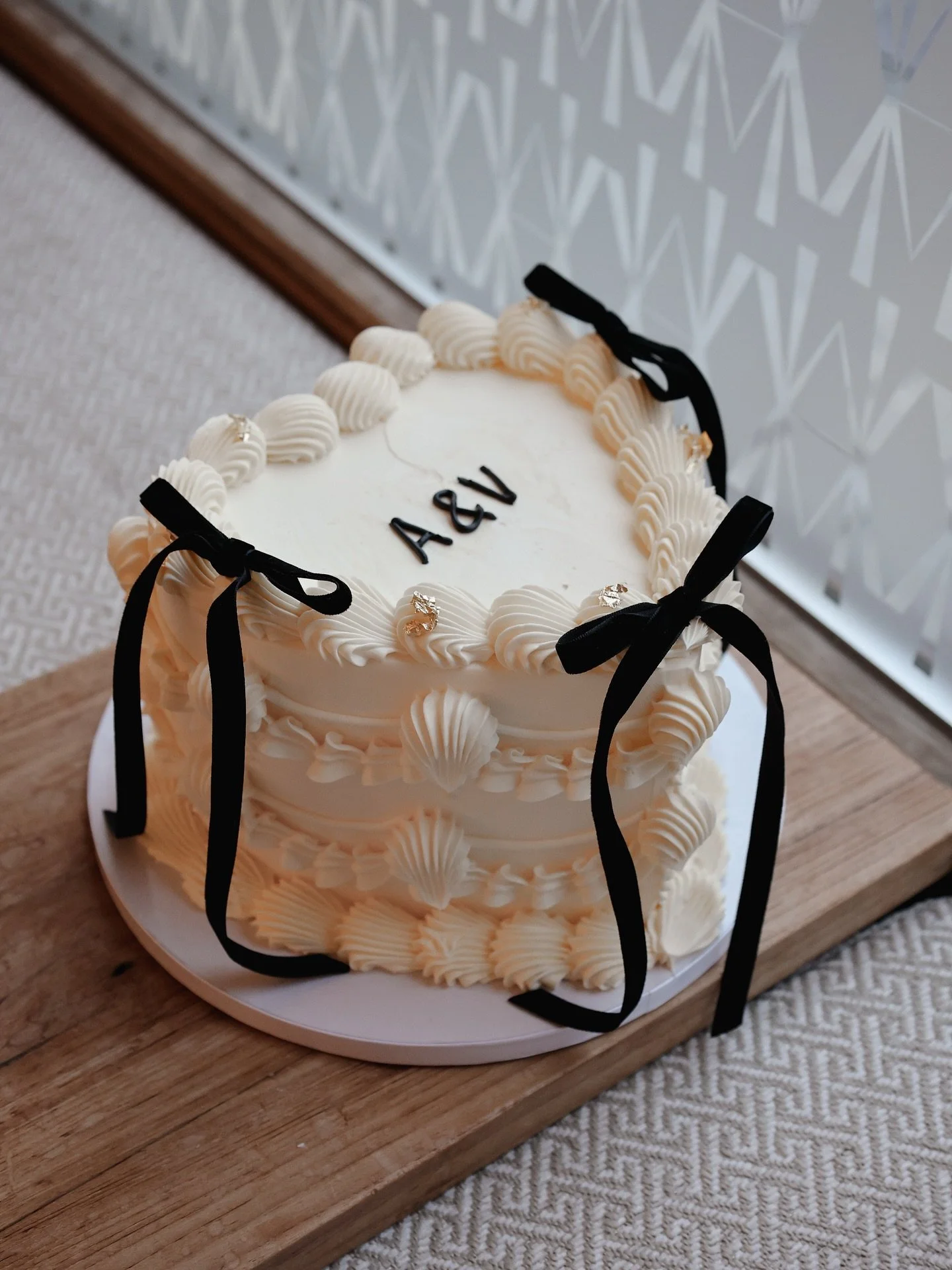 Heartcake 🤍

#vintagecake #heartcake #birthdaycake #engagementcake #cakedesign #munichcakes