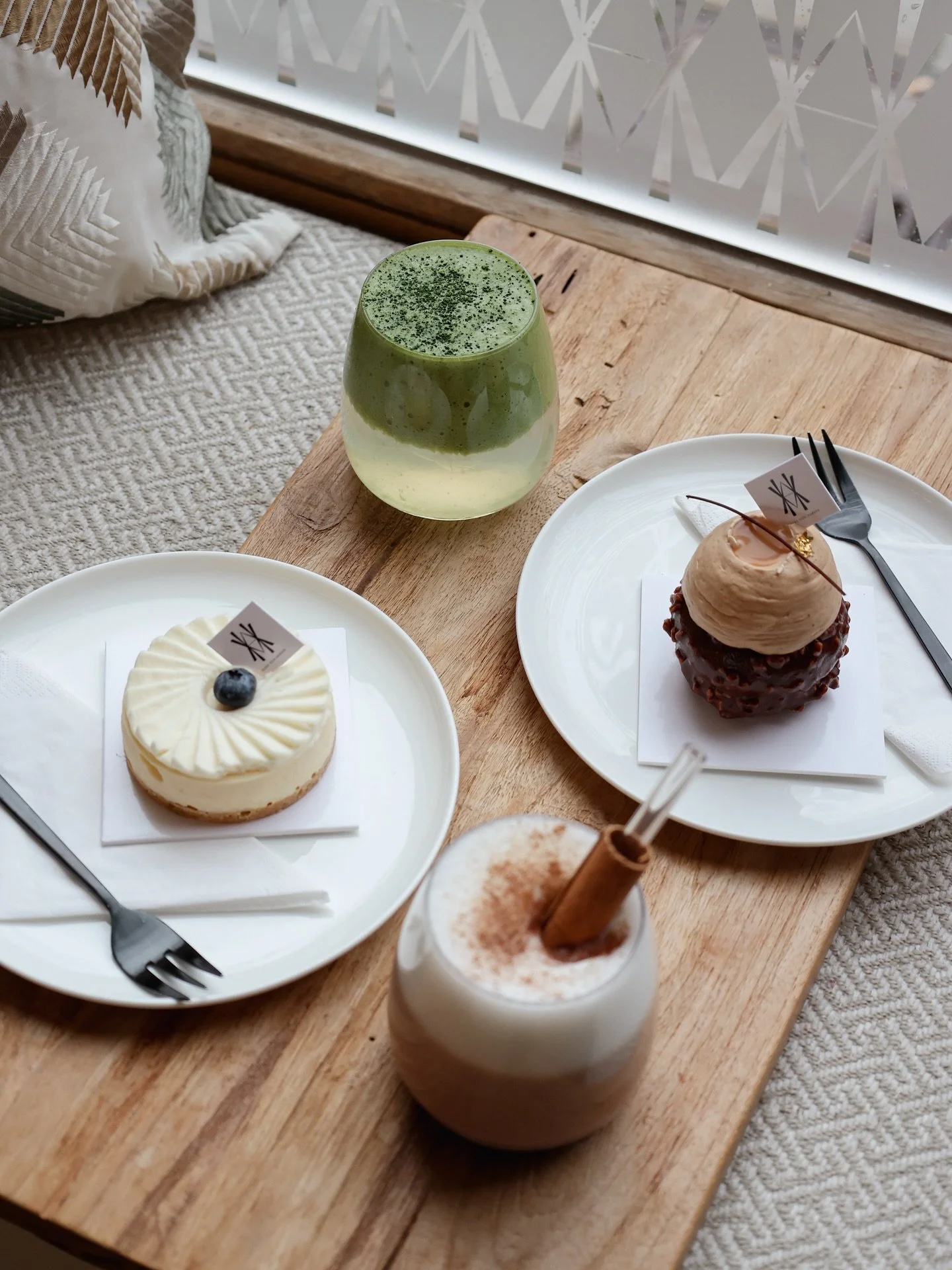 Herbst/Winter Drinks 🍁

Ab sofort bekommt ihr in unseren Caf&eacute;s neue Drinks, passend zur k&auml;lteren Jahreszeit! Neben Pumpkin Spice Latte und Vanilla Matcha solltet ihr auch unbedingt die Gingerbread Chocolate probieren! ☕️

#autumndrinks #