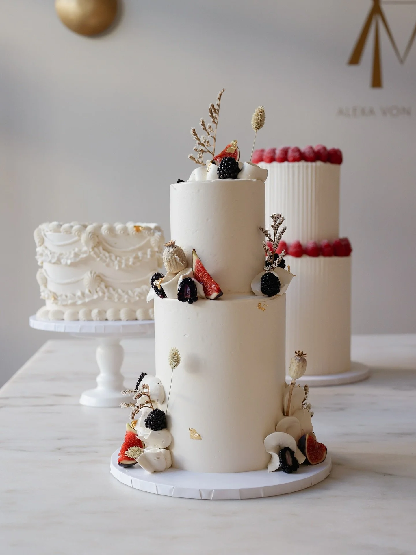 Happy Sunday ihr Lieben 🥰 genie&szlig;t den Tag! 

#cakedesign #cakesofinstagram #munichcakes #birthdaycake #weddingcake