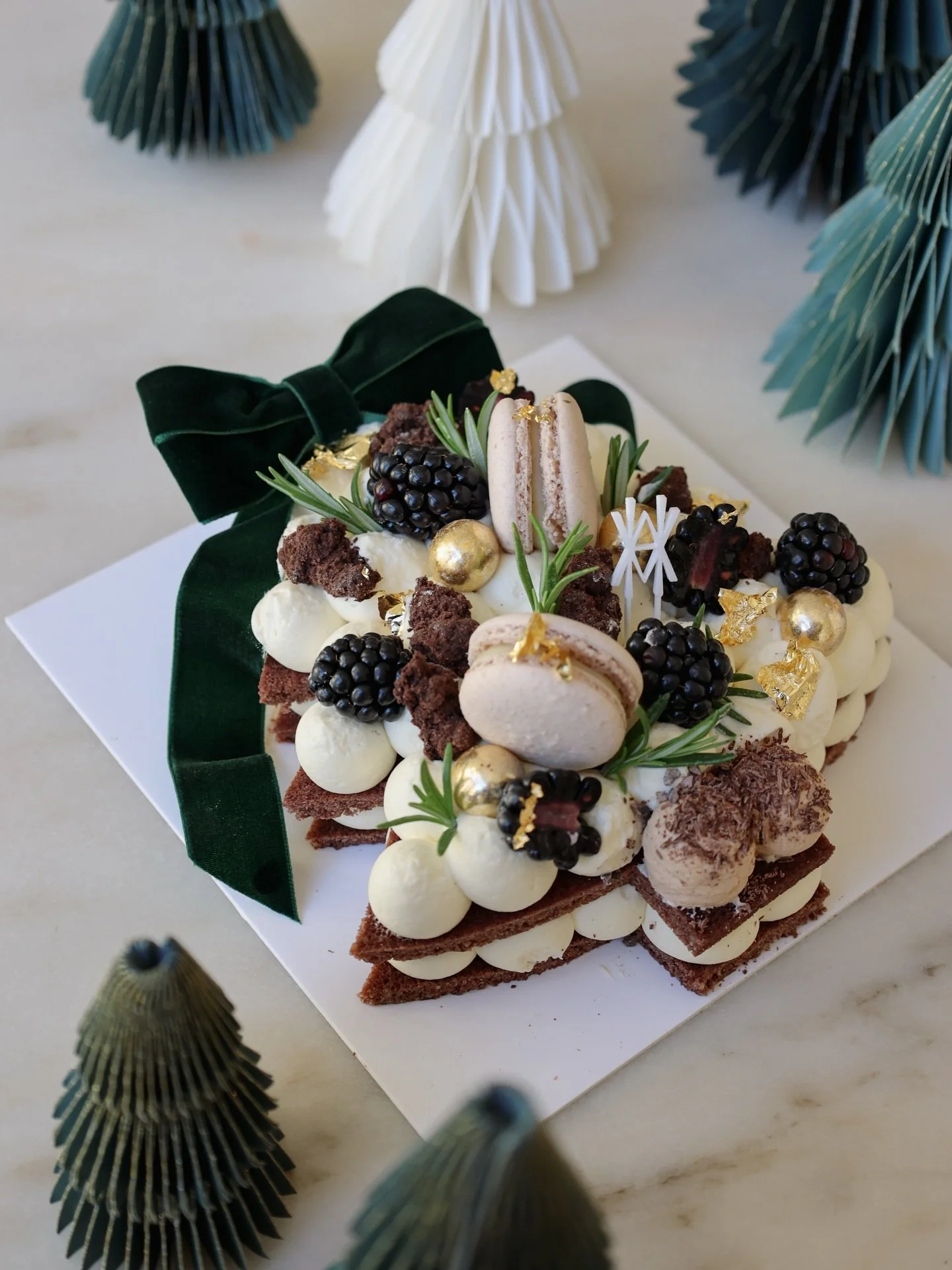 Unser XMAS-Tree Lettercake eignet sich als perfektes Dessert f&uuml;r euer Weihnachtsmen&uuml; 🎄

#christmasdessert #xmasdessert #christmasmenu #munichfood #lettercake #christmastree
