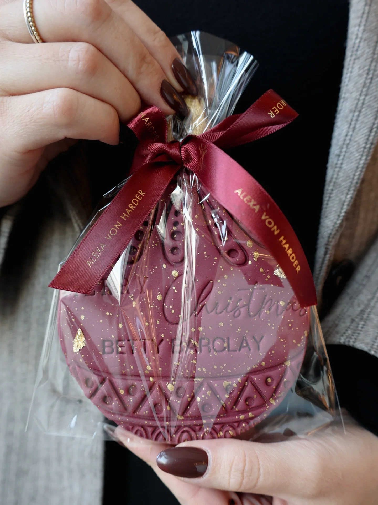 Auch in diesem Jahr durften wir wieder einige Weihnachts-Auftr&auml;ge f&uuml;r unsere Firmenkunden umsetzen! Einige Samples und Produkte seht ihr hier ☺️

#patisserie #christmaspatisserie #christmassweets #munichbakery