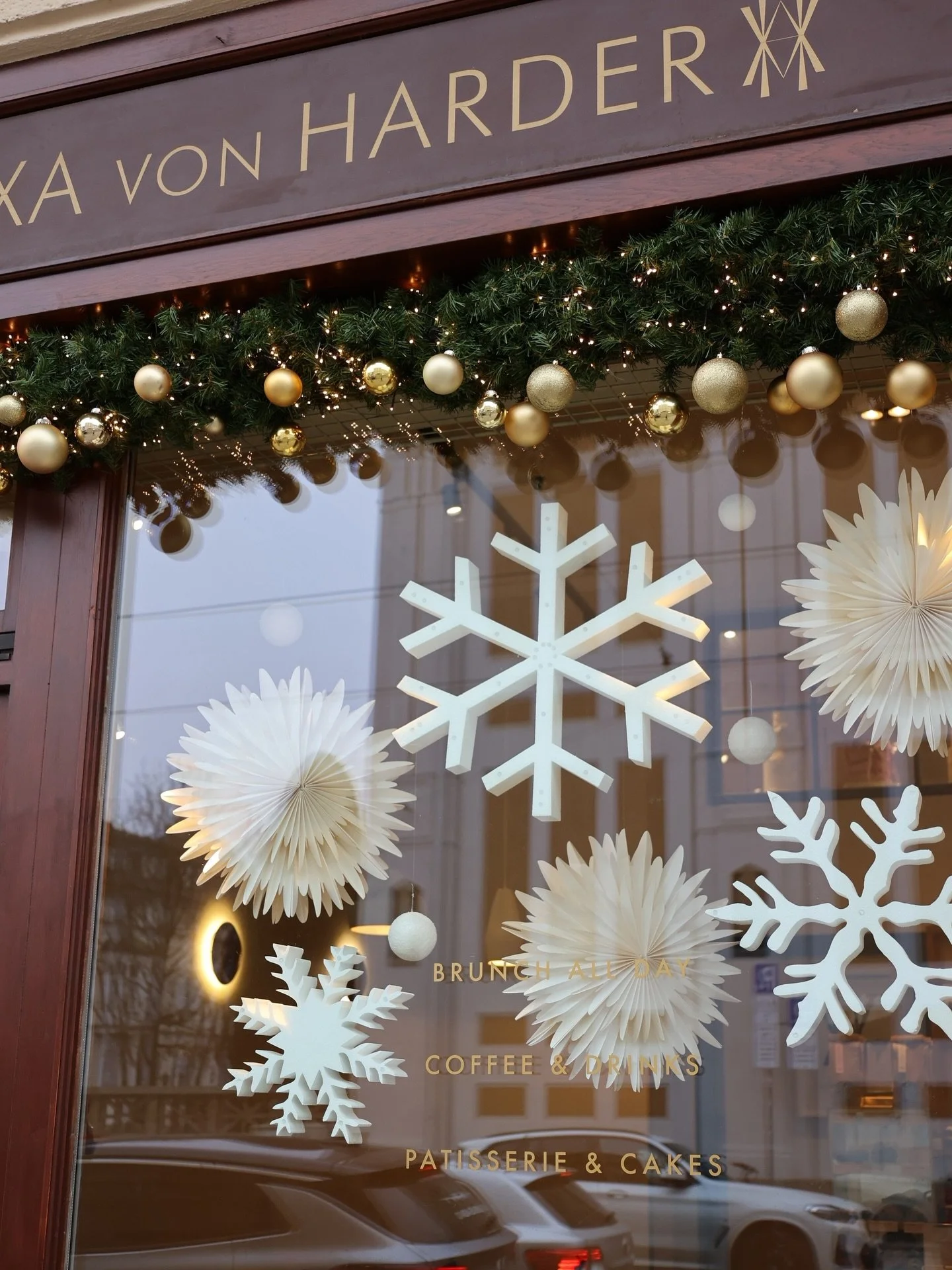 Schaufenster-Jahresr&uuml;ckblick 🥰

Auch in diesem Jahr haben wir wieder flei&szlig;ig dekoriert! Welches Schaufenster hat euch am besten gefallen? ✨

#munichbakery #patisserie #munichcafe #brunchallday