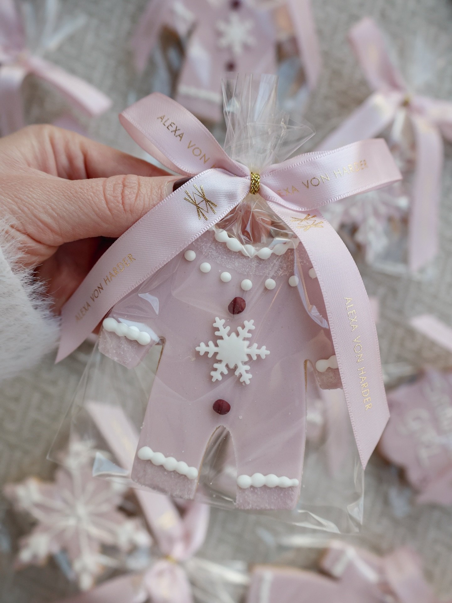 Auf Wunsch fertigen wir euch auch individuelle Cookies je nach Anlass an 💗

#babycookies #cookiedesign #cookiestagram #messagecookies #munichsweets #munichbakery