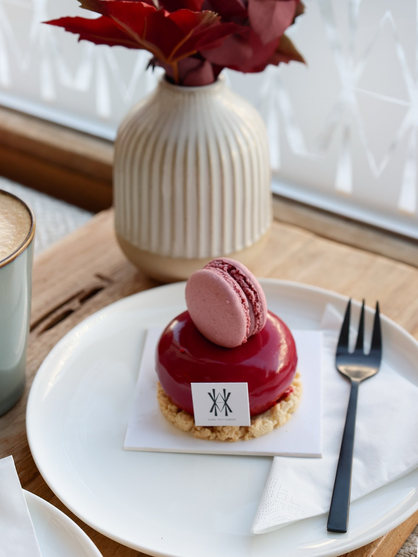 Zus&auml;tzlich zu unserer Fr&uuml;hjahrs T&ouml;rtchen-Kollektion bekommt ihr ab Montag nun auch unsere Valentinstags- T&ouml;rtchen ❤️

#munichpatisserie #munichcakes #munichcafe #t&ouml;rtchen #brunchallday