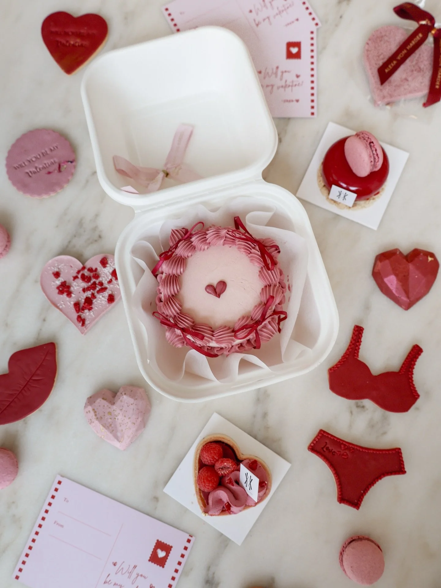 Am Samstag ist Valentinstag 💗

Falls ihr euren Liebsten eine Freude machen wollt, k&ouml;nnt ihr unsere Produkte &uuml;ber unseren Onlineshop vorbestellen oder in den Caf&eacute;s vor Ort kaufen 🥰

#valentinesday #bentocake #valentinescake #munichc