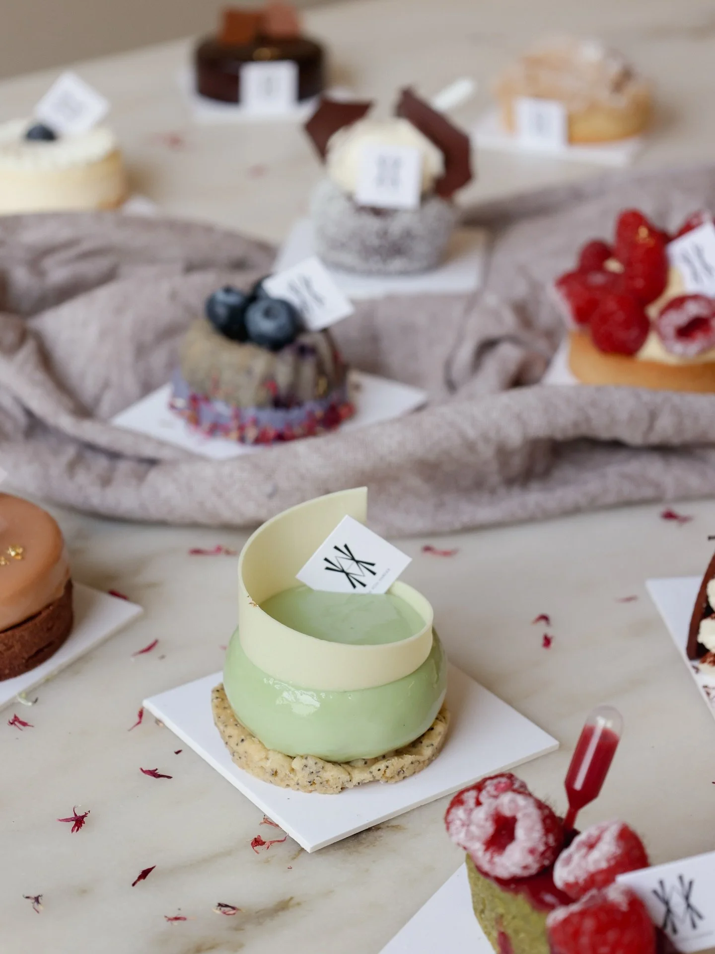 Unsere Fr&uuml;hjahrs T&ouml;rtchen-Kollektion 🌷

T&auml;glich in unseren Caf&eacute;s!

#patisserie #minicakes #t&ouml;rtchen #munichcakes #munichcafe