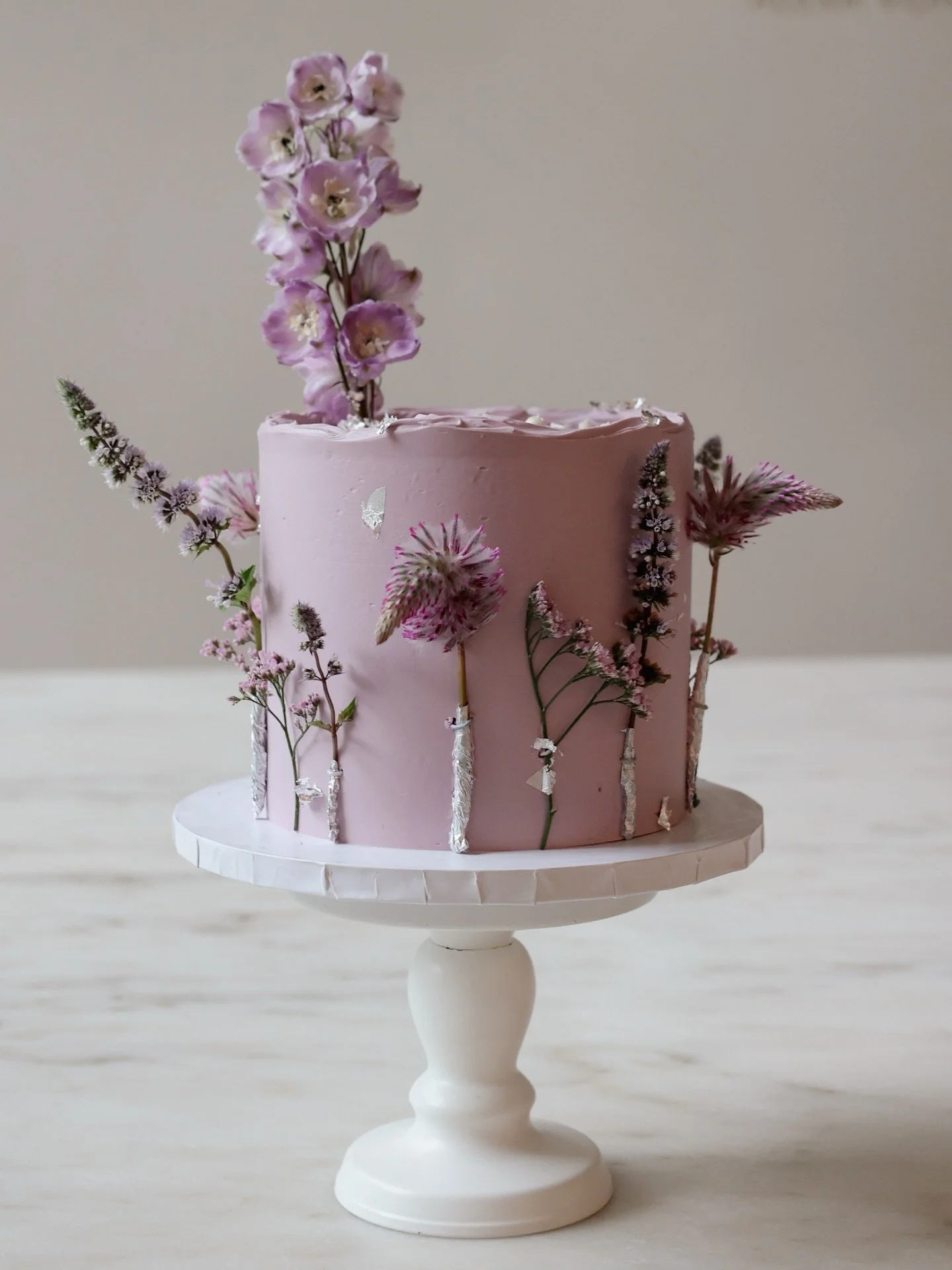 Happy Weekend 💜

#munichcakes #birthdaycake #munichbakery #cakedesign #cakedecorating