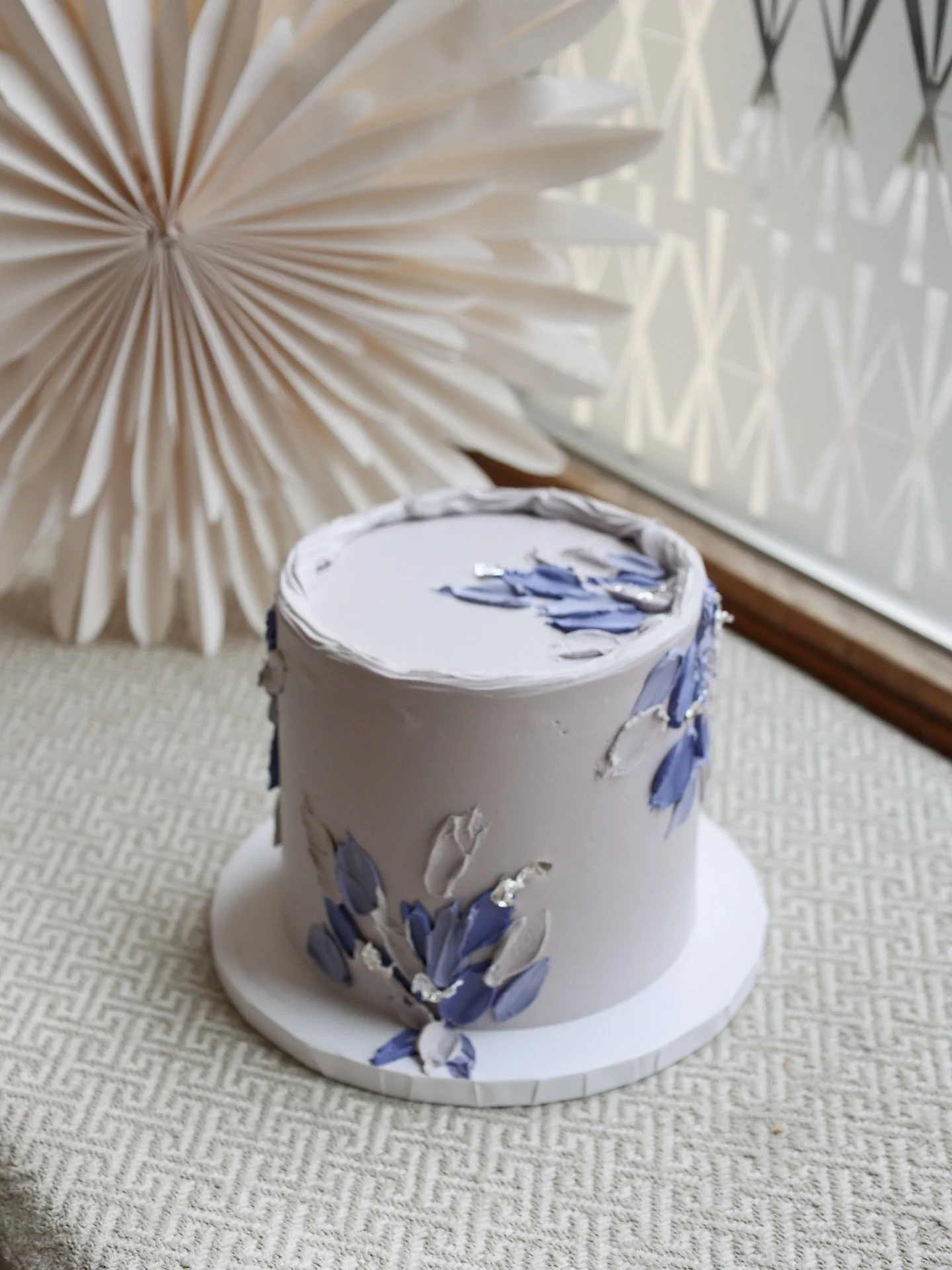 Eine individuelle Anfertigung 💜

&Uuml;ber unser Tool &bdquo;Customize your Cake&ldquo; k&ouml;nnt ihr &uuml;ber unsere Website eure eigene Torte designen! 

#customizedcake #munichcakes #birthdaycake #cakedecoration #patisserie