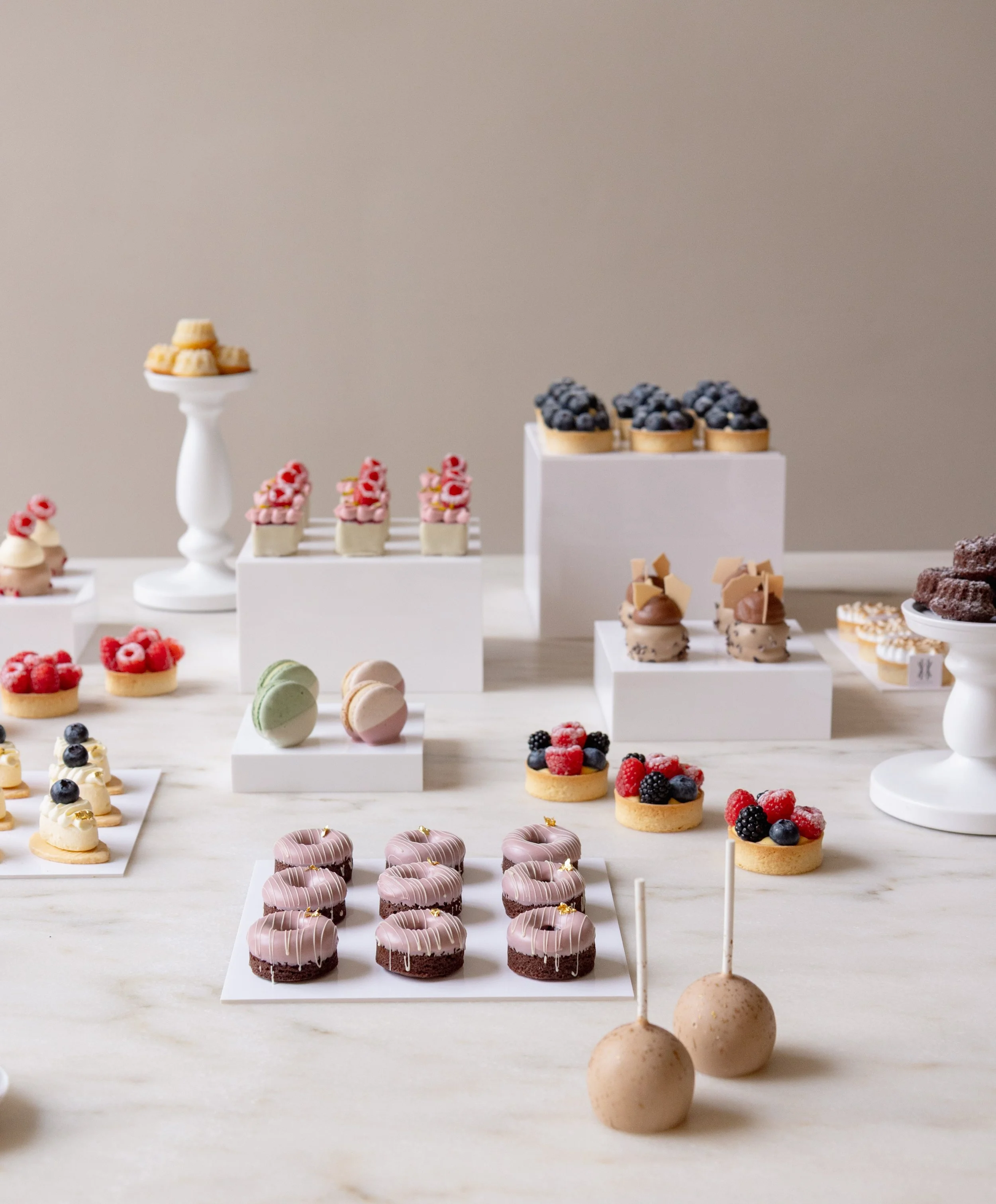 Neue Mini-Patisserie ✨

Wir haben unsere s&uuml;&szlig;e und salzige Mini Patisserie geupdatet. Egal ob kleine oder gro&szlig;e Events und Veranstaltungen - das gesamte Sortiment findet ihr auf unserer Website und k&ouml;nnt ihr auch direkt dort best