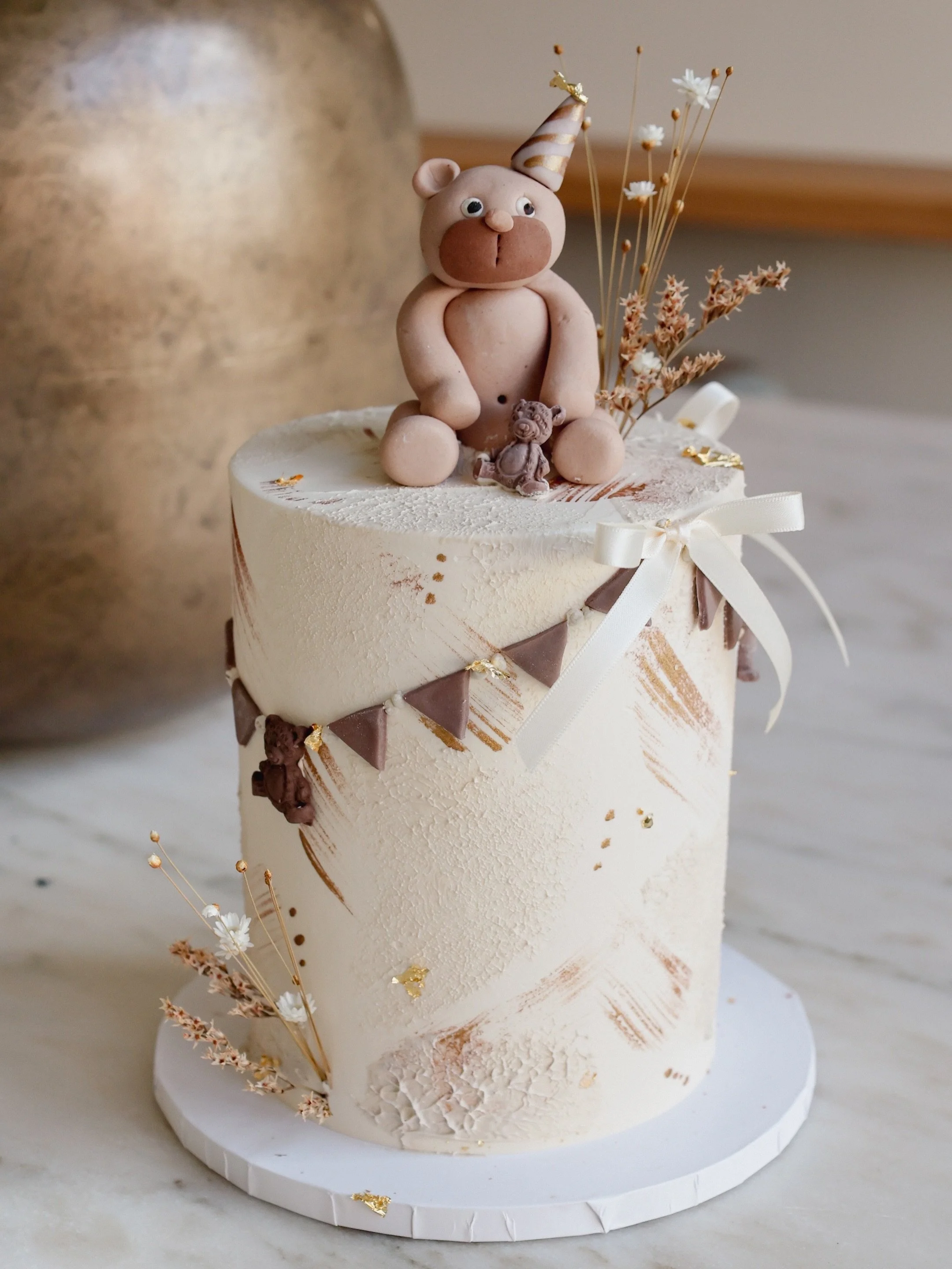 Diese Torten im B&auml;rchen-Look 🧸 haben wir auf individuelle Anfragen gefertigt.

#babyshowercake #birthdaycake #munichcakes #babycakes #teddycake