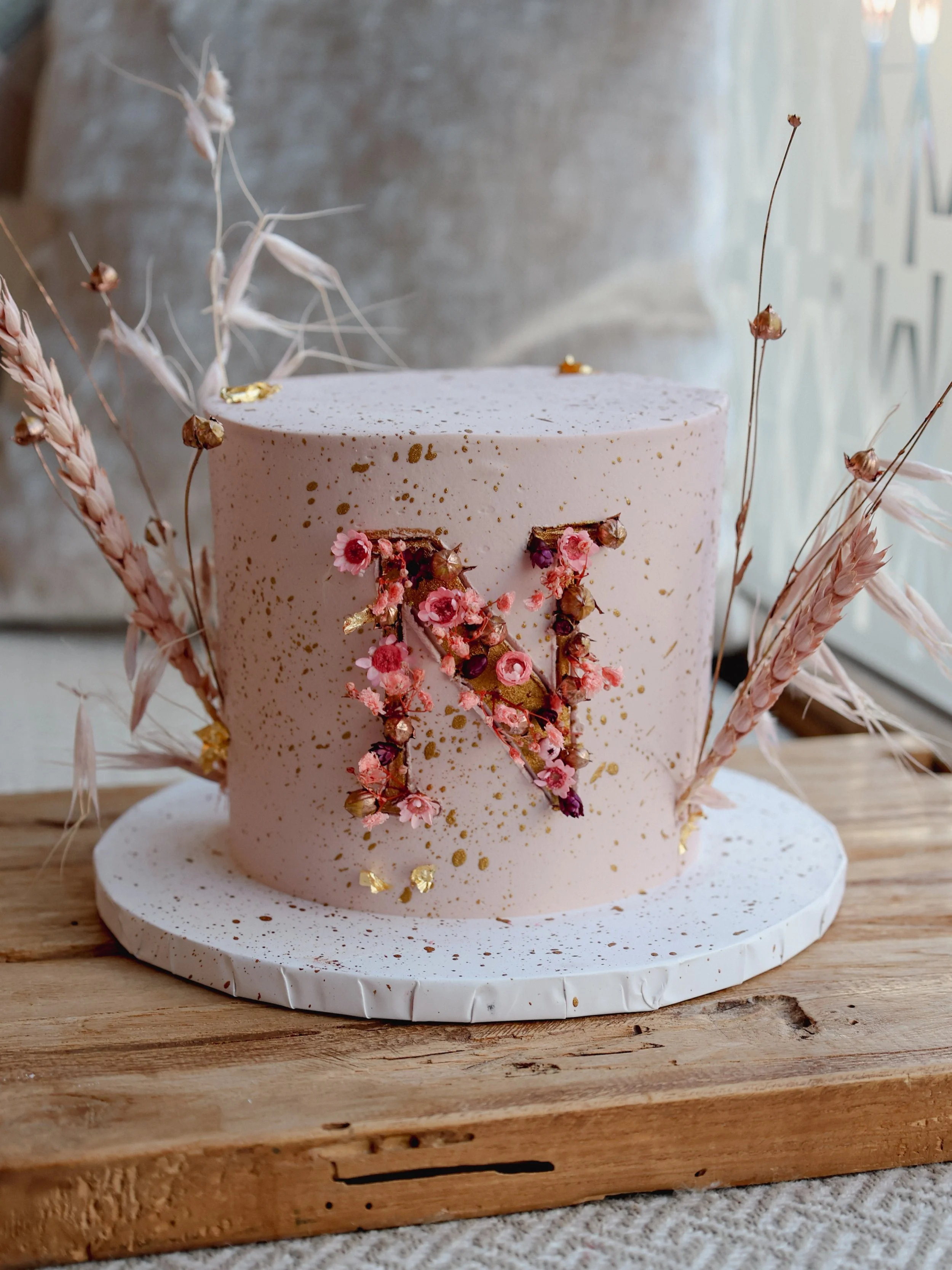 Unsere Monogram Cakes 🌸

Die Torte k&ouml;nnt ihr mit eurem Wunschbuchstaben und eurer Wunschfarbe ganz einfach &uuml;ber unsere Website vorbestellen.

#cakedesign #cakedecorating #munichcakes #birthdaycake #individualcake