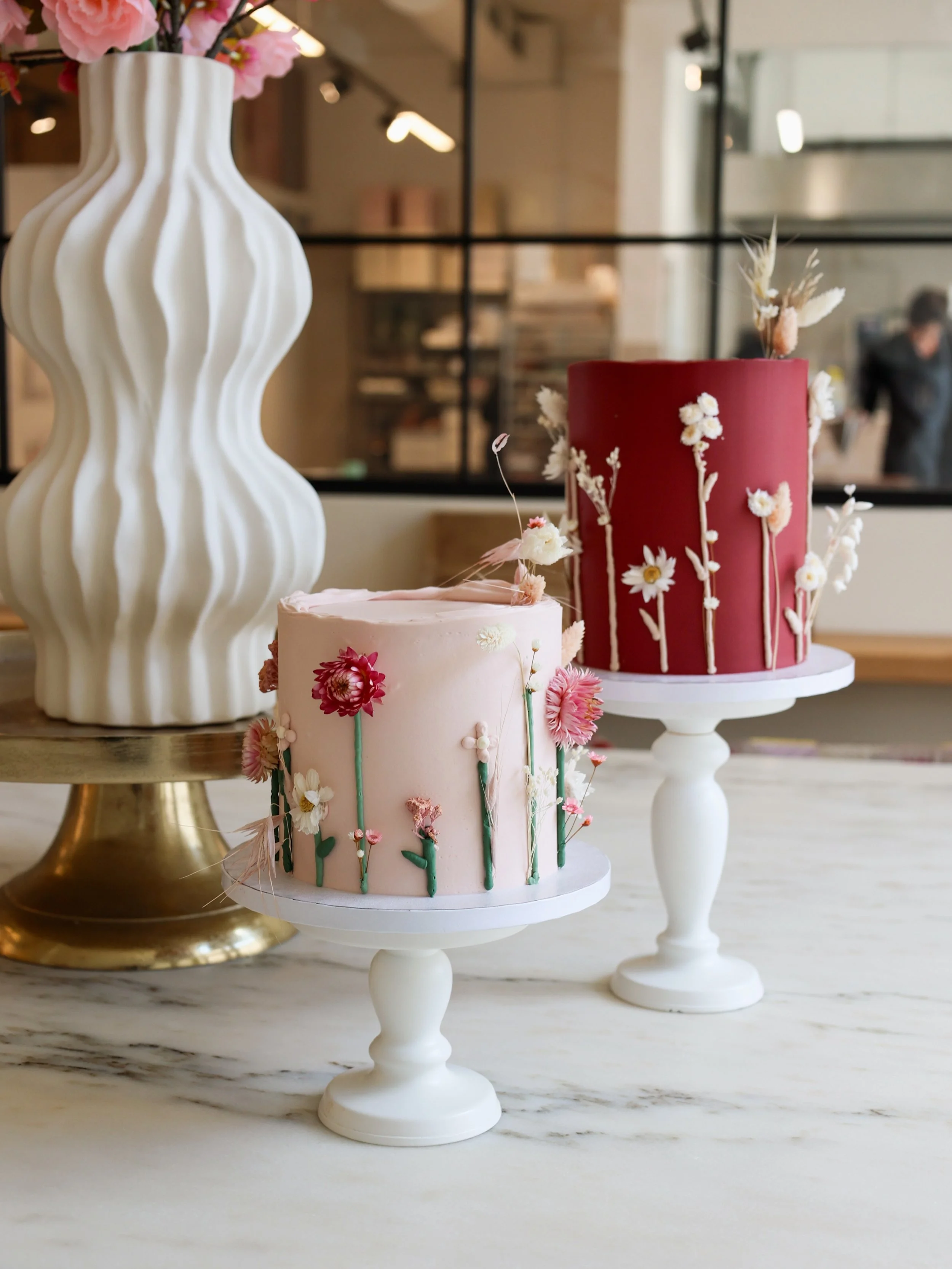 Unser Modell AUR&Eacute;LIE

Klassisch im Standardlook und individuell angepasst in Bordeaux.

#cakedesign #cakemaking #munichcakes #birthdaycakemunichbakery
