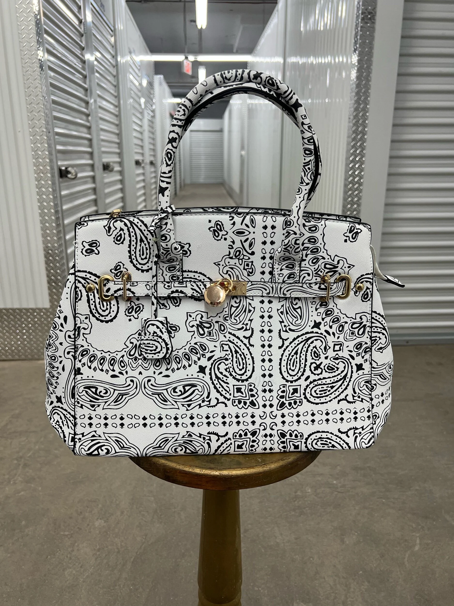 70E87611-88DE-4AE9-B43A-3257AA101B12