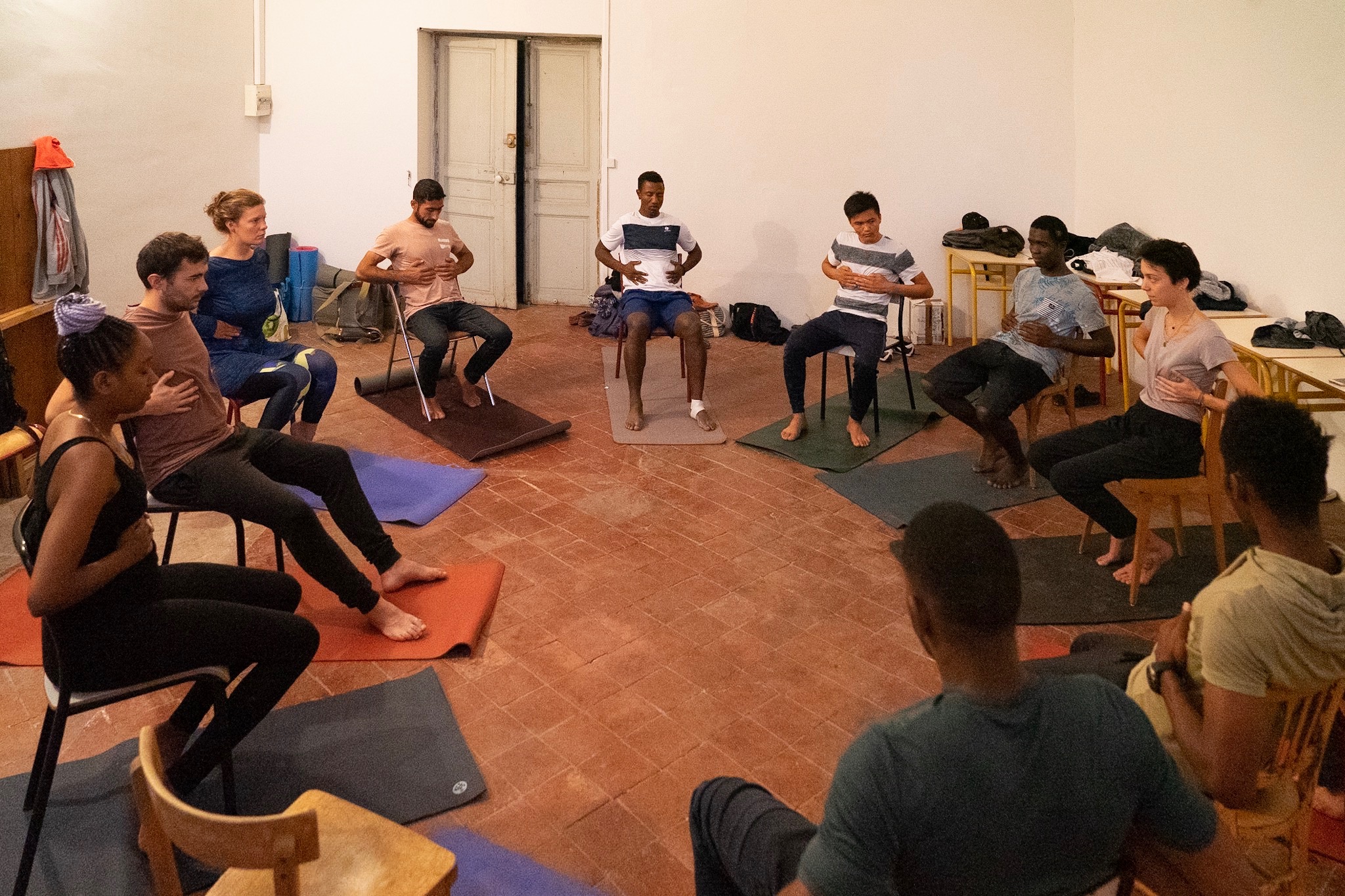 Charlotte leads a breathing exercice during one of our sessions. Belly breathing can lower stress levels, reduce blood pressure, and regulate other important bodily processes!
