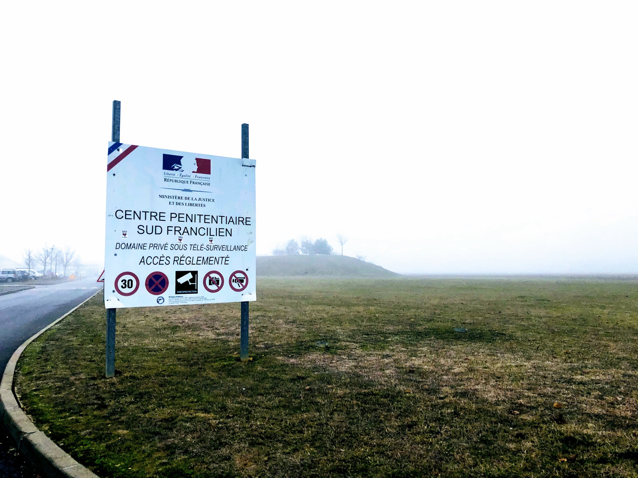 Located 50km south of Paris, the Detention Center Sud Francilien opened its doors in 2011. It is a center for detained persons sentenced to long terms with a capacity of 448 places for men and 89 places for women.