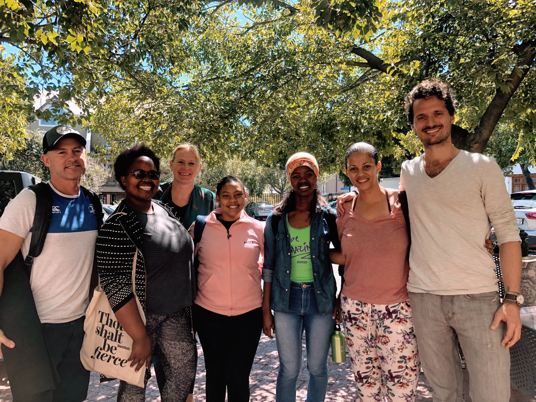 L'équipe d’Earth Child Project transforme les salles de classe des townships de Lavender Hill et de Khayelitsha en environnements d’apprentissage interactifs «vivants» pour le yoga, l’éducation environnementale et les aptitudes à la vie quotidienne.Quel plaisir de les rencontrer la semaine dernière! Nous planifions ensemble des sessions de partage de connaissances pour parler de pratiques sensibles aux traumatismes.