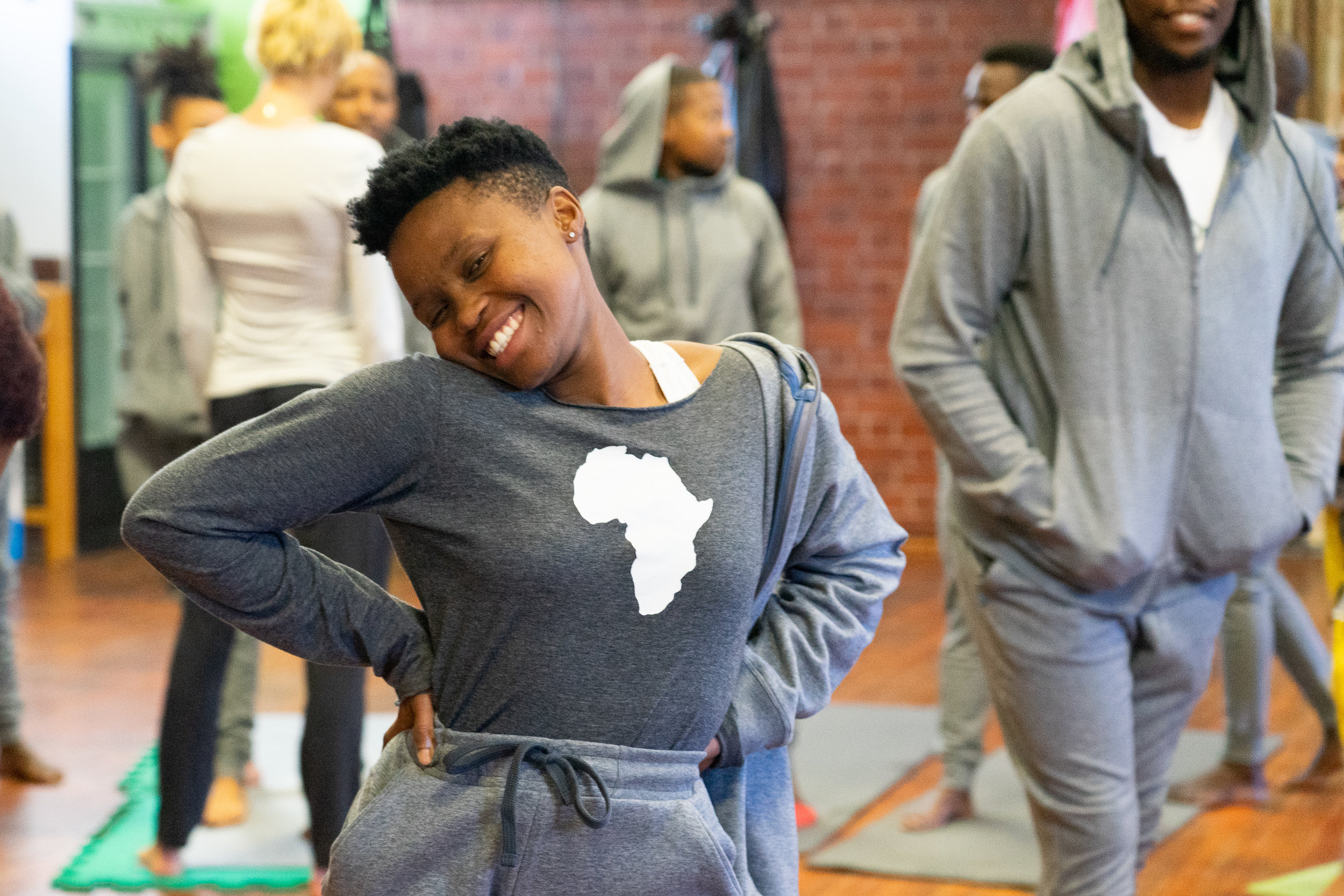 Sinazo prenant la pose avec son nouveau pantalon et sweat à capuche Warrior Addict !