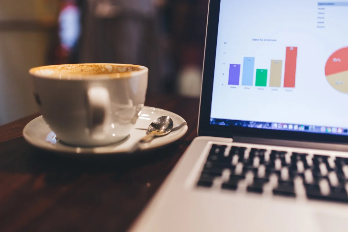 apple_coffee_cup_laptop_macbook_mug_saucer_teaspoon-960407.jpg