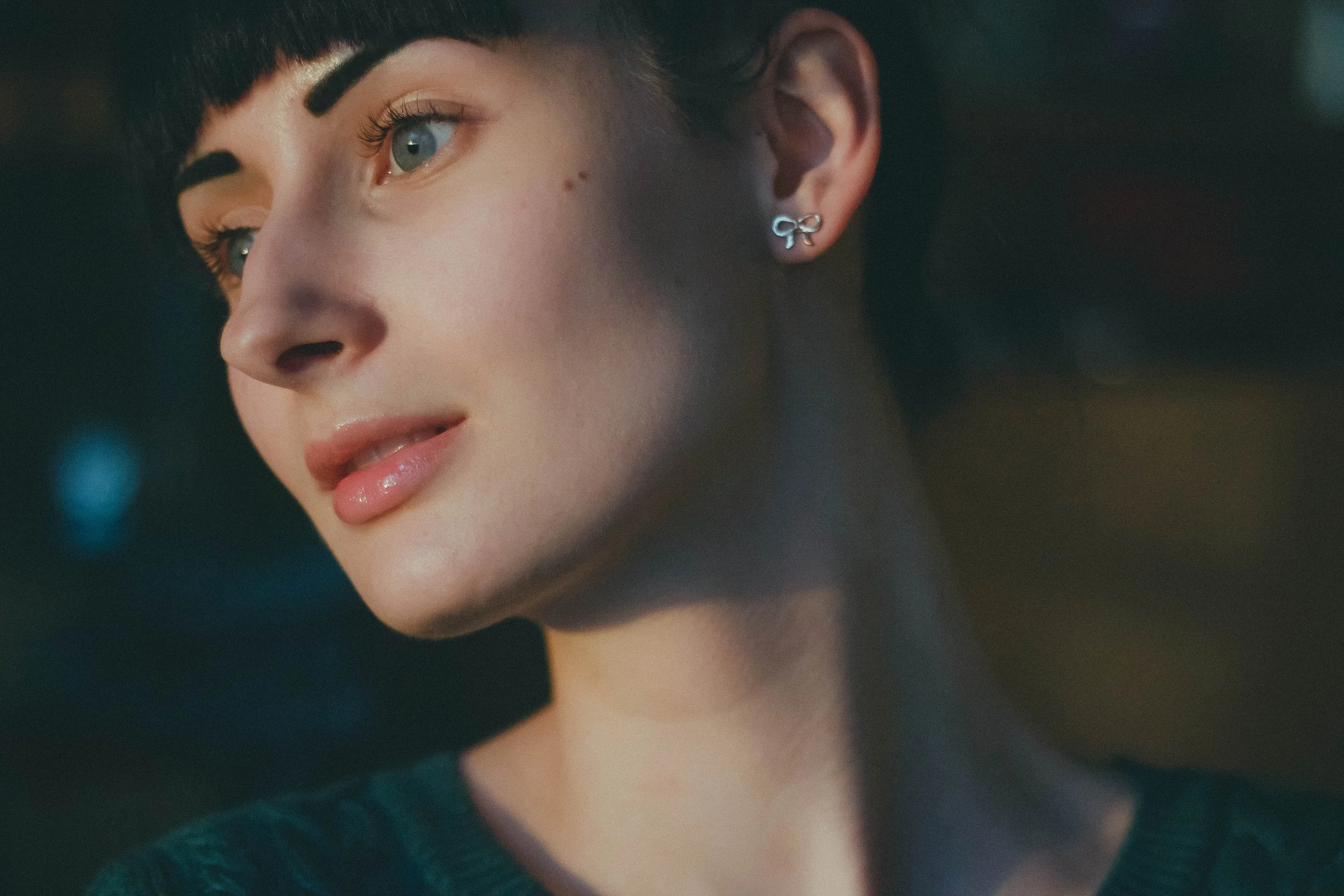 brunette-earing-face-88636.jpg