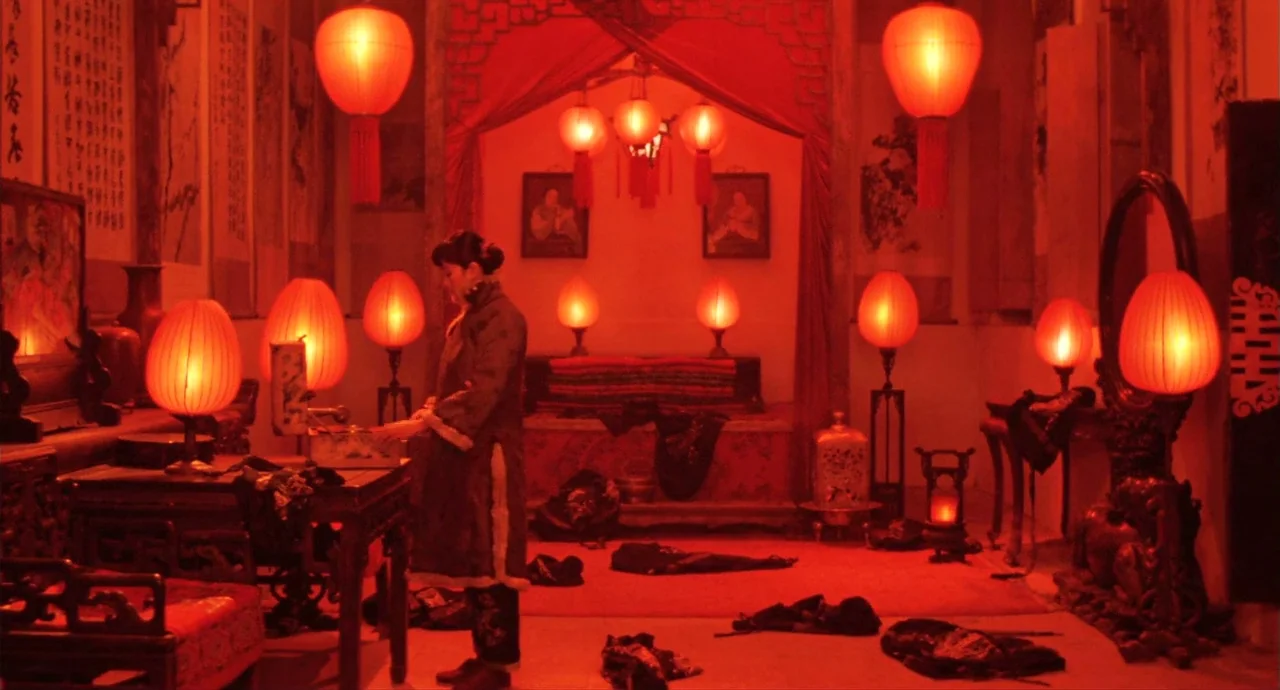 Still from Raising the Red Lantern, Produced by Hou Hsiao-hsien Chiu Fu-sheng Zhang Wenze