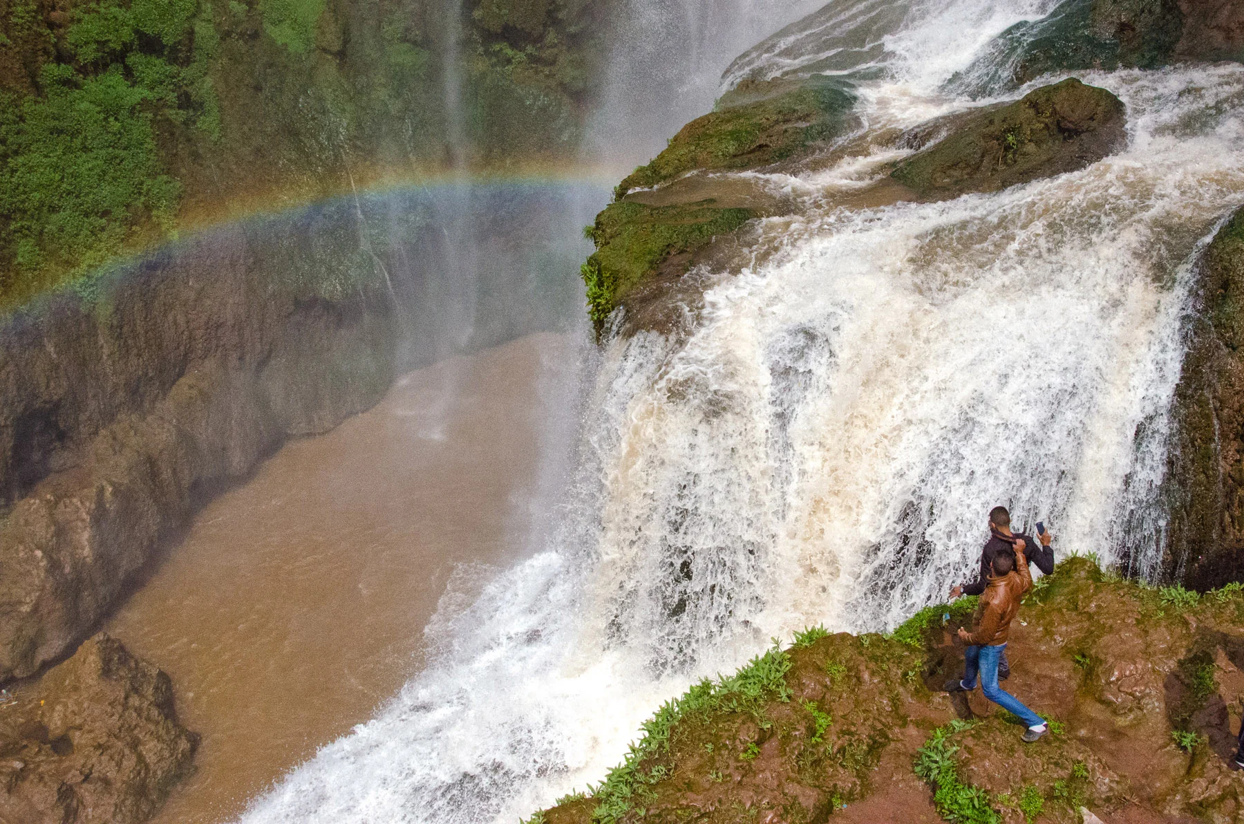 ouzoud_falls_edge.jpg