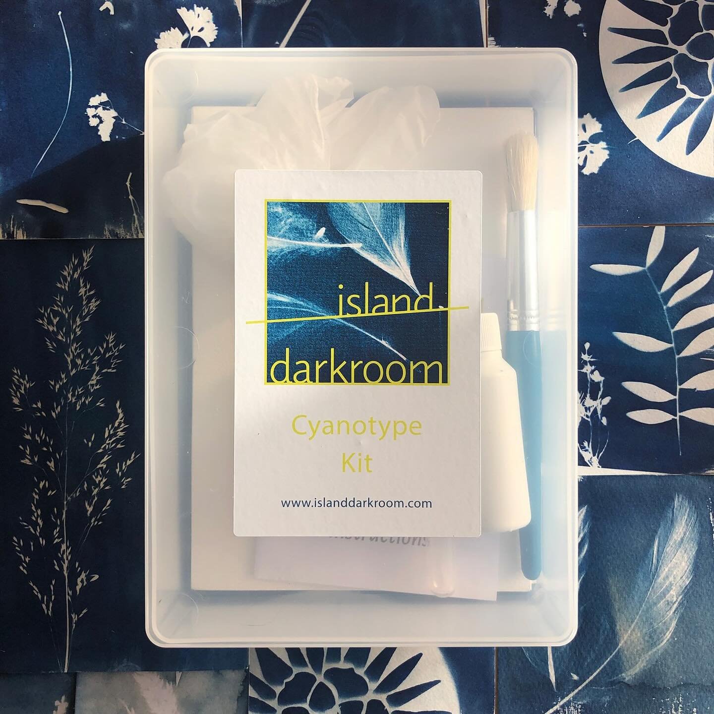 Happy Monday! ☀️ If you're looking for a fun wee activity on this GLORIOUS day in the Hebrides, why not stop by Island Darkroom and pick up a Cyanotype Kit so you can make your own beautiful blue sun prints?! 

Great to do with kids, these handy litt