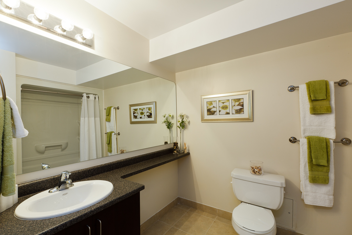 326 Alfred St. _u007c_ 3 Bedroom Suite, Large Bathroom, heated floors, lots of counter space.jpg