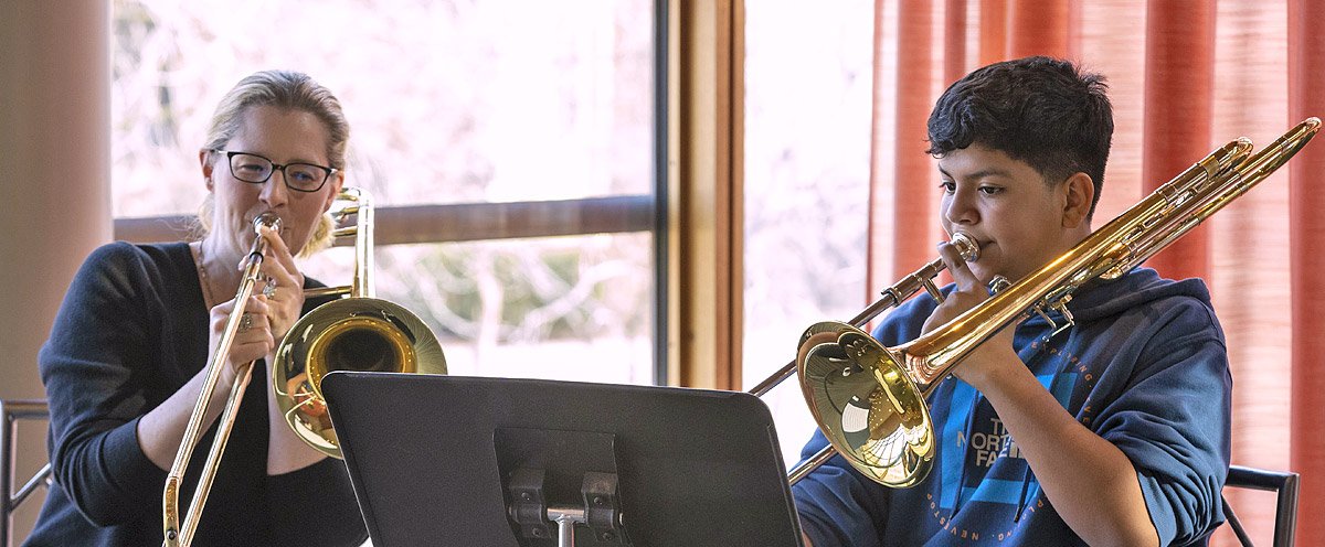 Women's Board Members Join Middle School Orchestra for an Unforgettable Experience